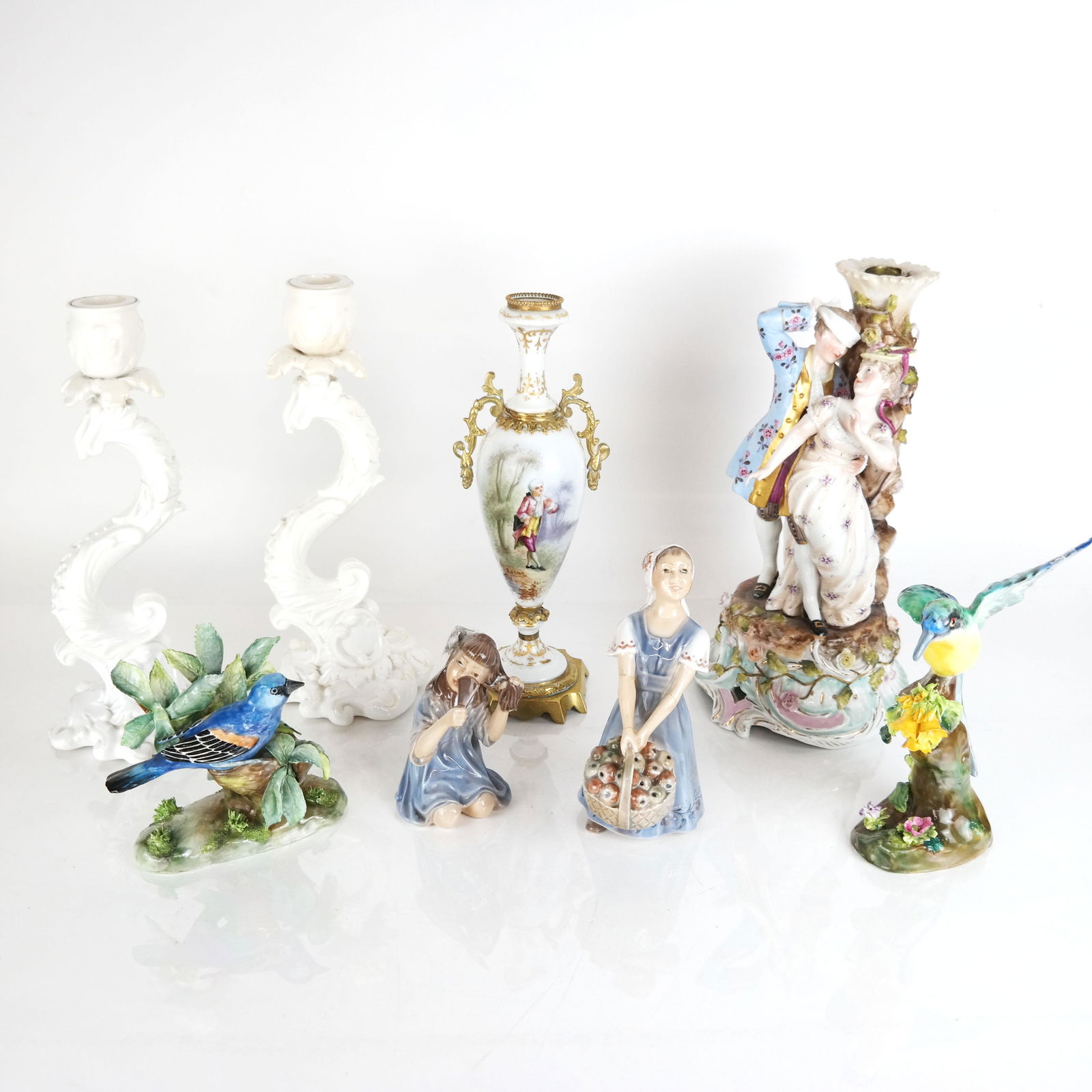 Eight Assorted Porcelain Articles (1 of 20)