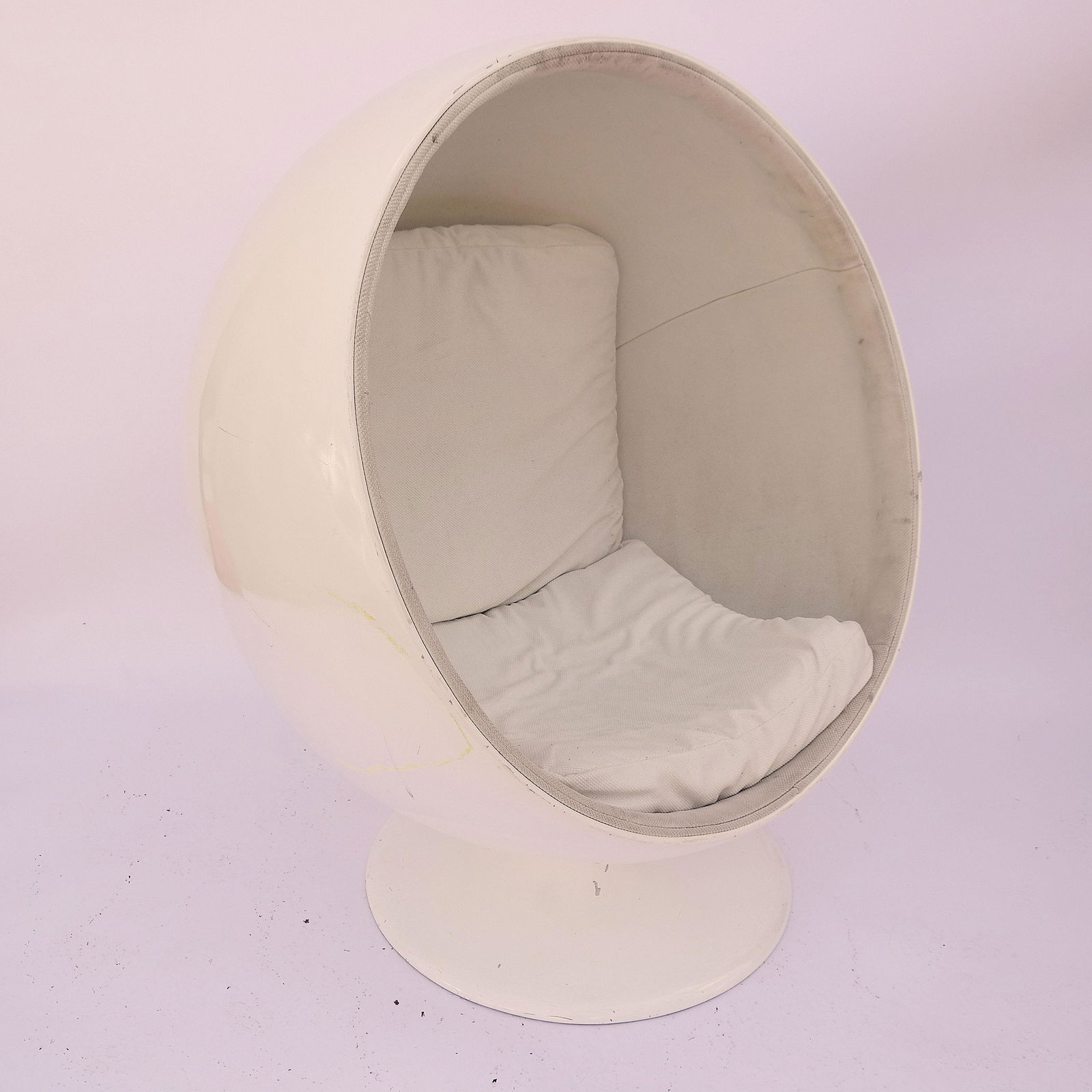 Modern Fiberglass Egg Chair (1 of 13)