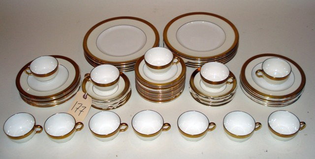 Minton, Buckingham Pattern Dinner Set: 60 pieces. Good condition.