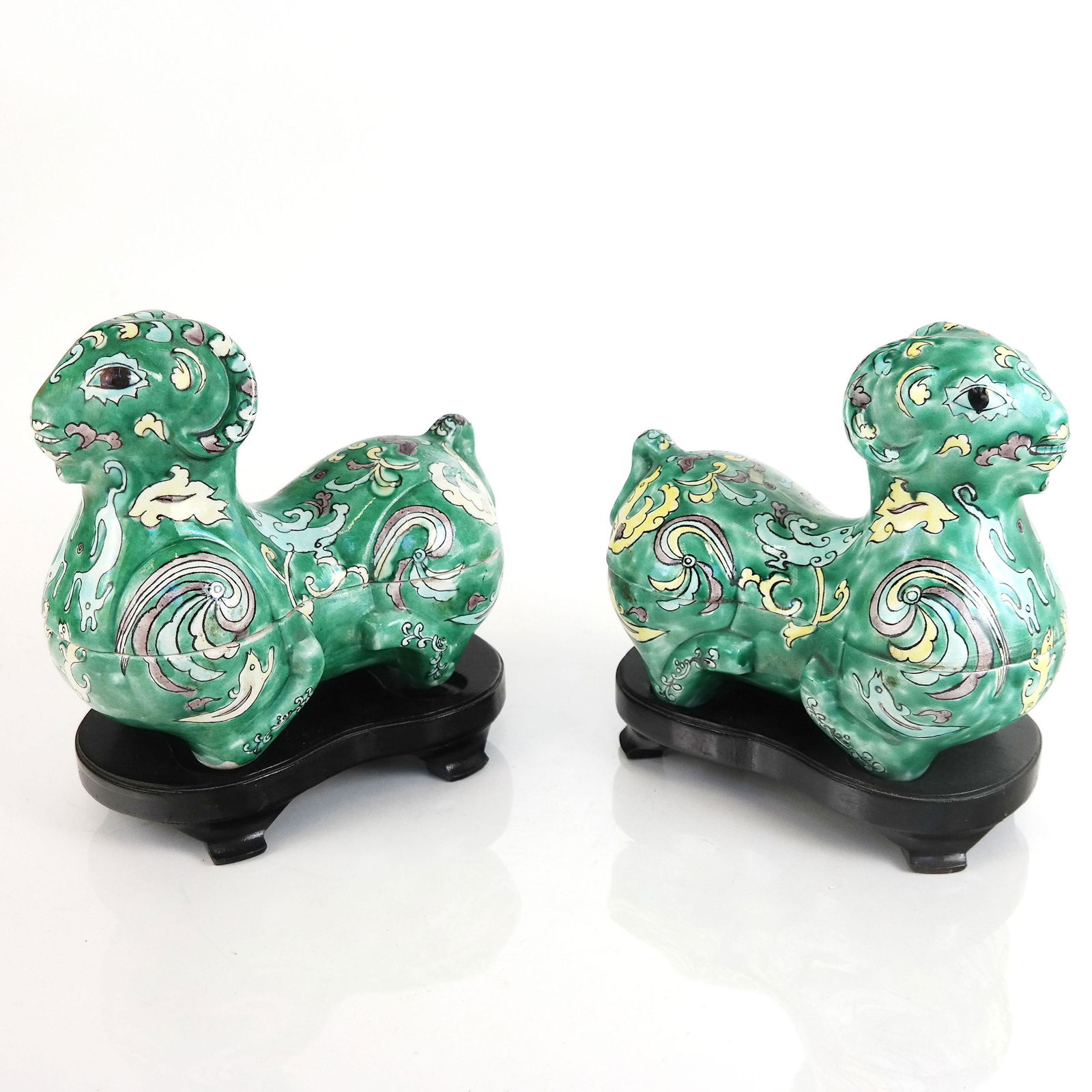 Pair of Chinese Covered Boxes on Stands (1 of 6)