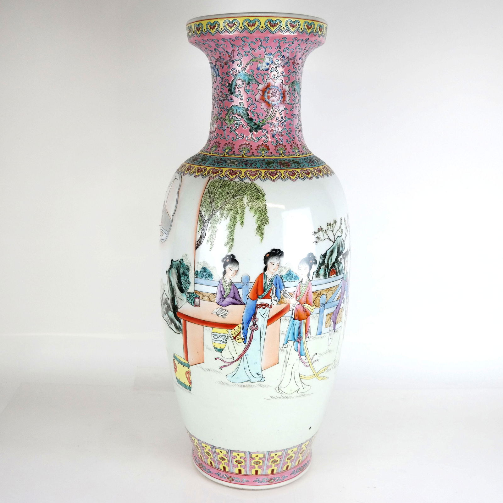 Large Chinese Porcelain Vase (1 of 15)