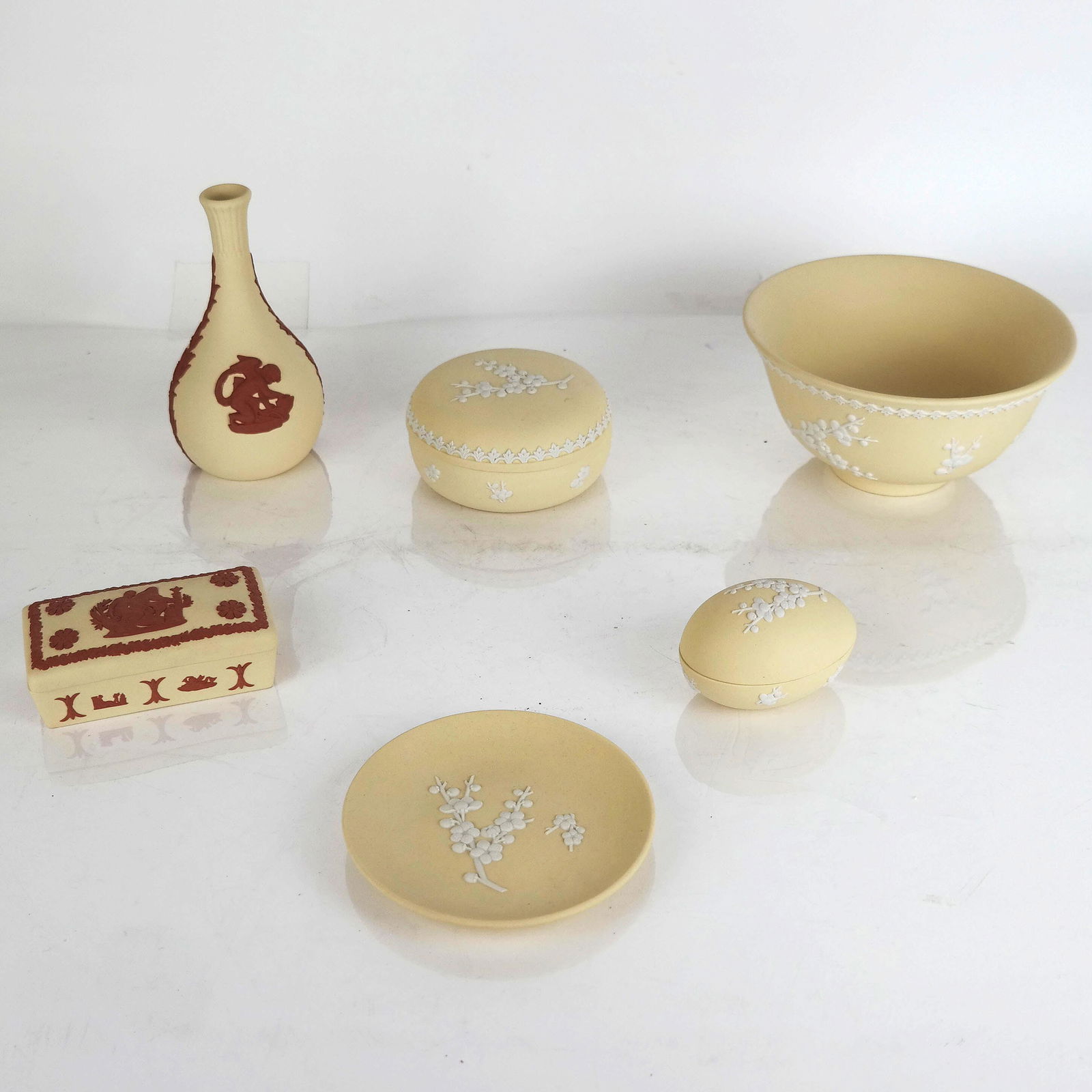 6 Wedgwood Yellow Jasperware Items (1 of 10)