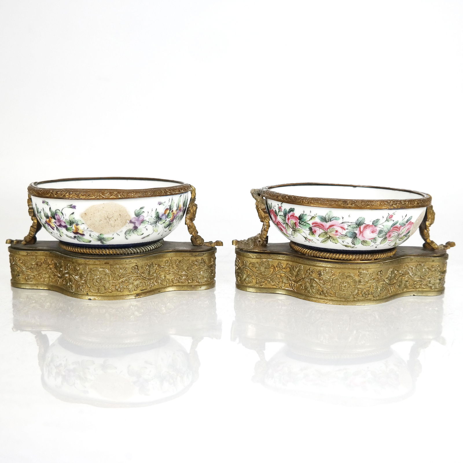 Pair of Antique Porcelain Small Cache Pots (1 of 11)