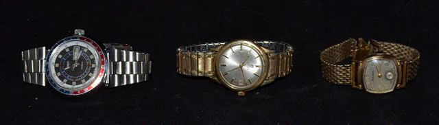 Three Mens Watches Bulova Omega Tempo: Three mens wrist watches. Fair condition.