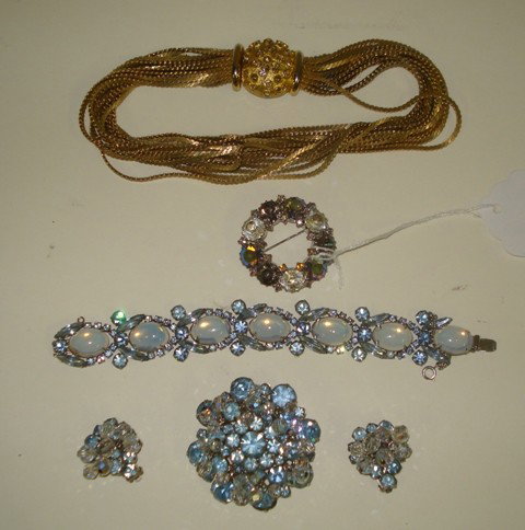 De Mario, Hattie Carnigie, Weiss Costume Jewelry: Lot costume including De Mario necklace, Hattie Carnigie bracelet, and pin with matching earrings, as well as a Weiss pin. Five pieces.