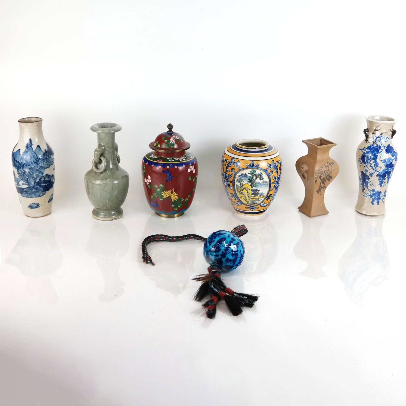 Six Chinese & Japanese Vases Together with a Ball (1 of 20)