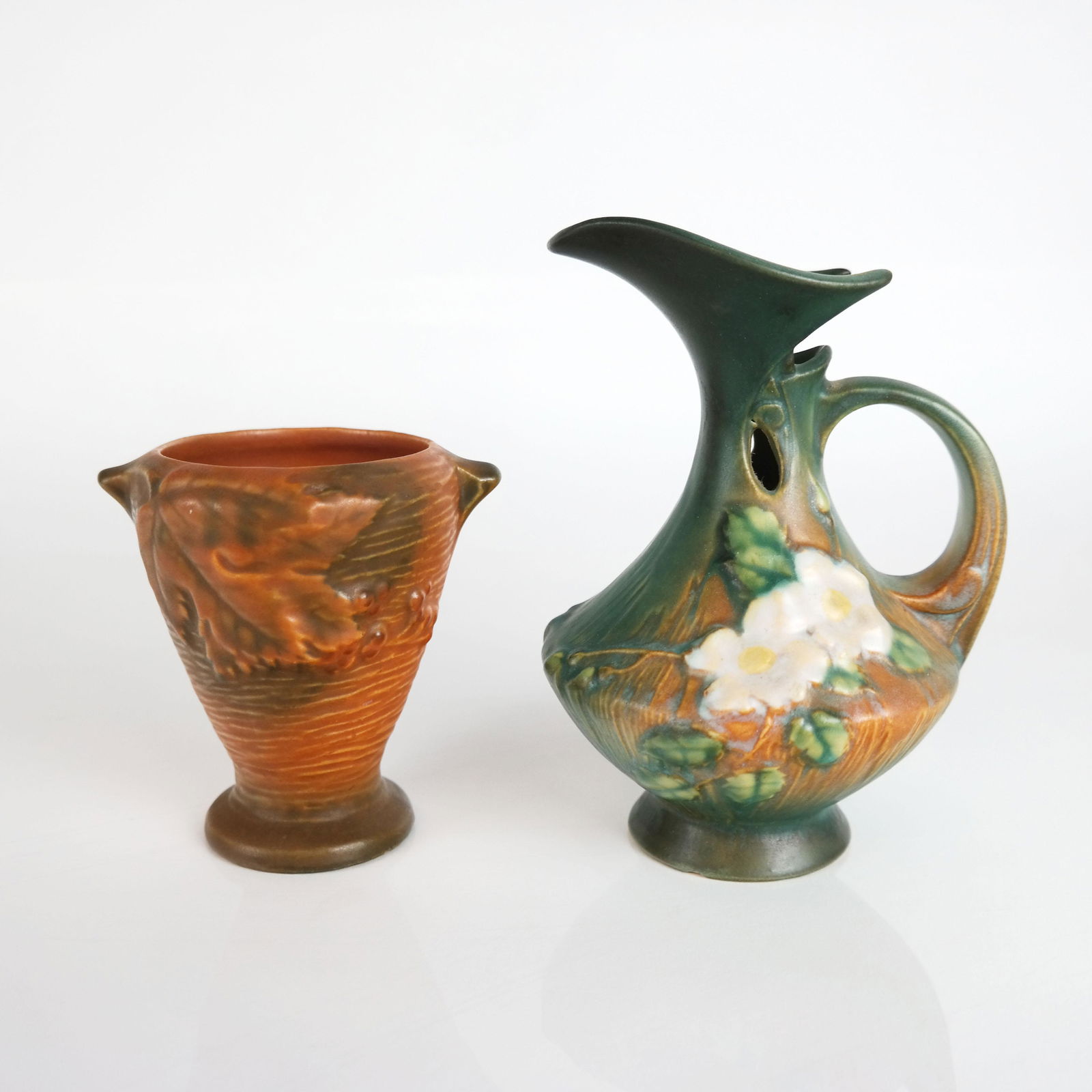 Two Roseville Pottery Articles (1 of 13)