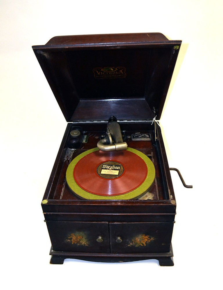 205 Vintage Victrola CrankUp Record Player Aug 13, 2011 Roland NY