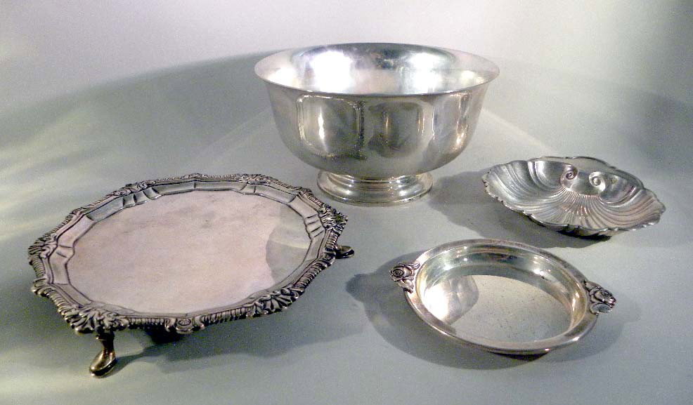Sterling Silver Table Articles: A group of sterling silver table articles including a bowl and three small trays. Largest: 7" dia. 521.3