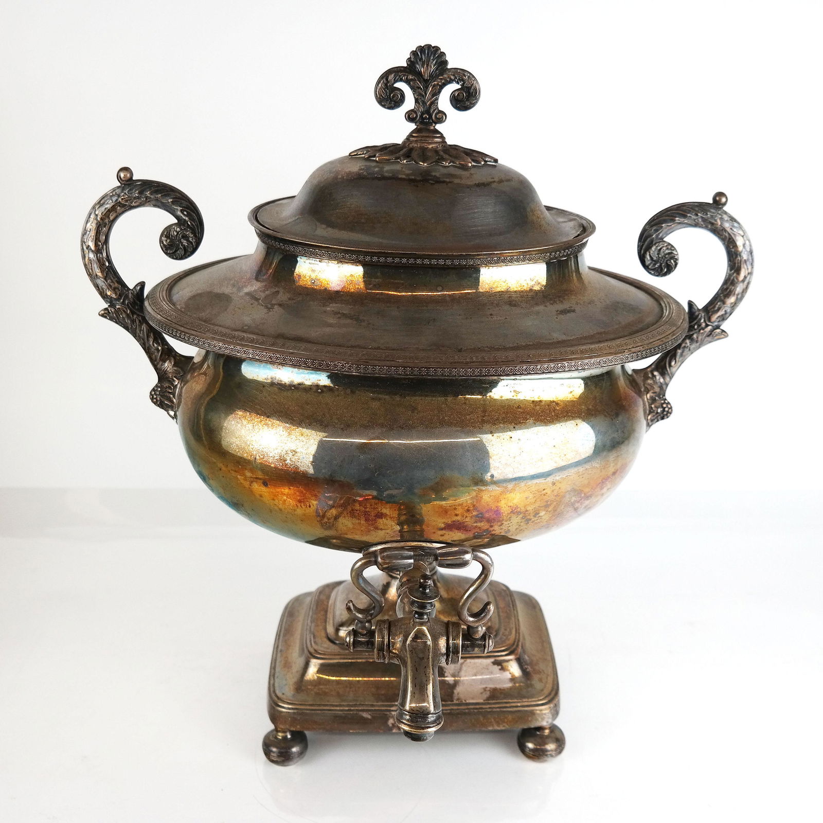 English Silver Plate Lidded Water Urn (1 of 9)