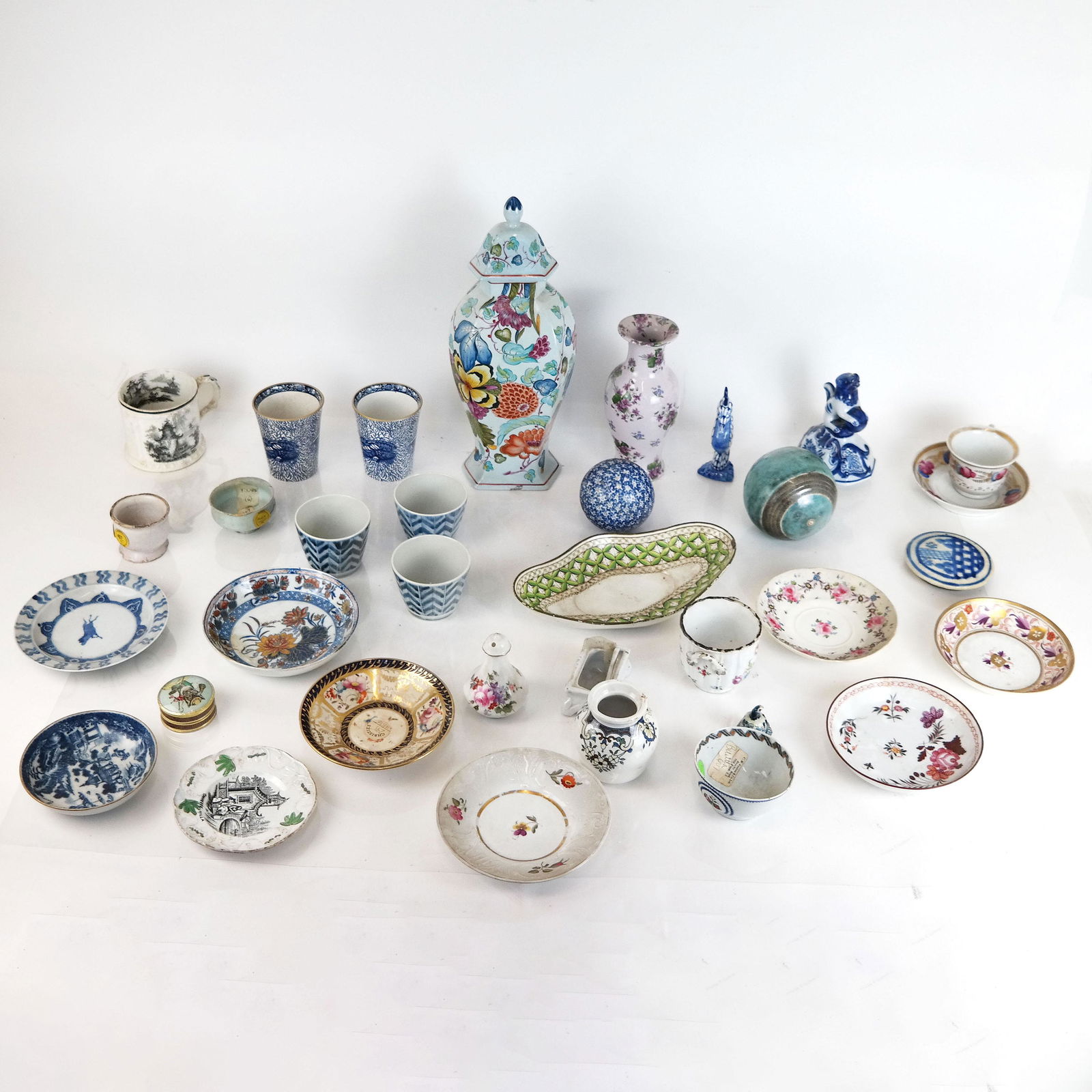 Assembled Group of Ceramic & Porcelain Items (30) (1 of 14)
