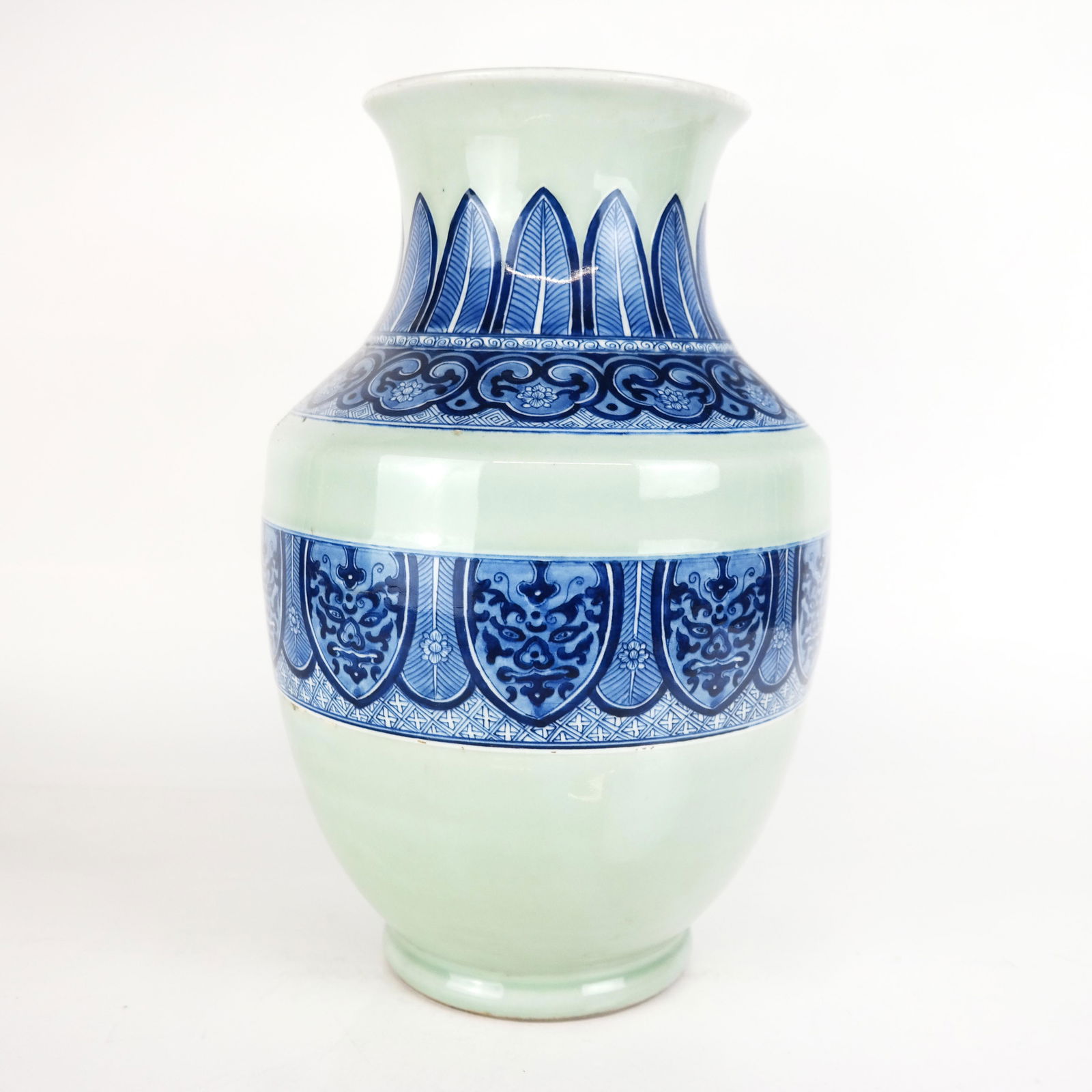 Chinese Porcelain Baluster Vase (1 of 13)