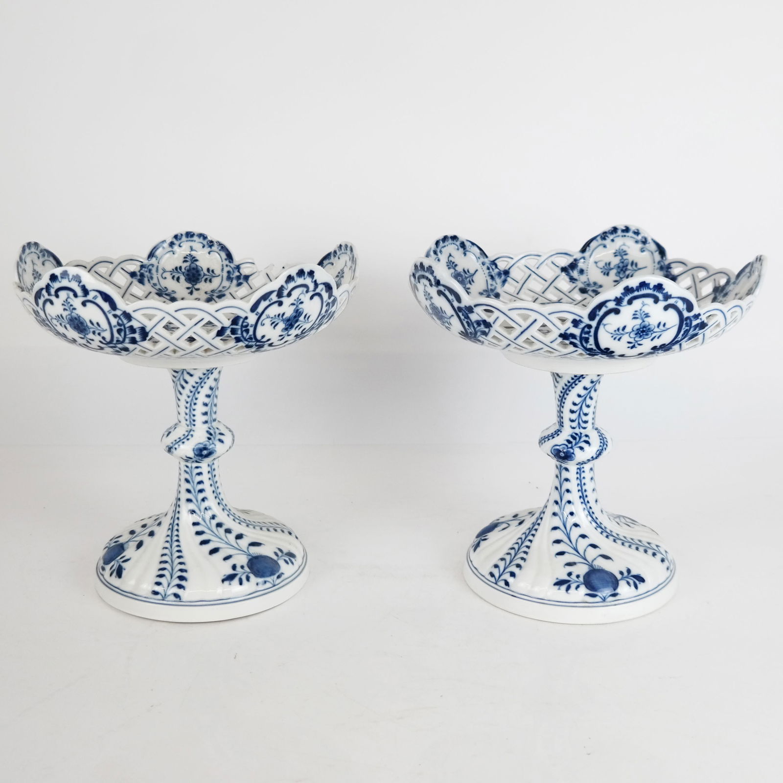 Pair of Meissen Porcelain Tall Compotes (1 of 10)