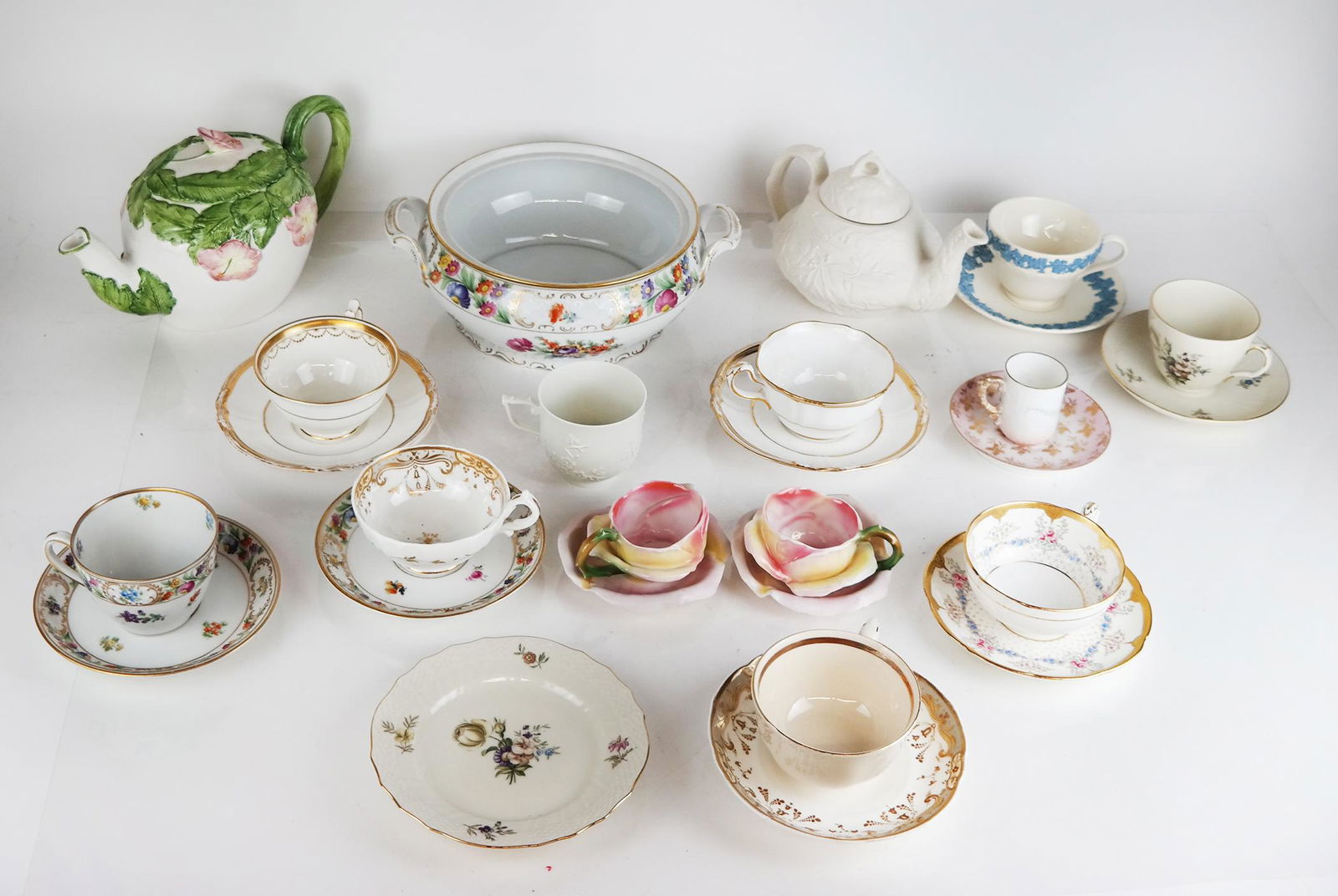 Assembled Lot of Porcelain & Ceramic Serving Items (1 of 10)