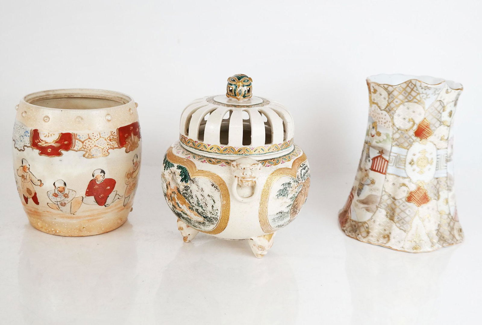 Three Japanese Ceramic & Porcelain Articles (1 of 12)