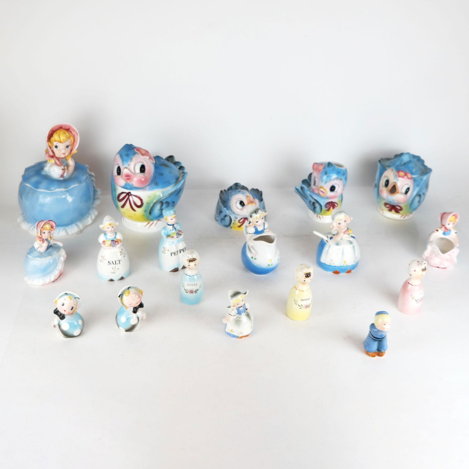 Group of Japanese Porcelain Articles (17) (1 of 13)