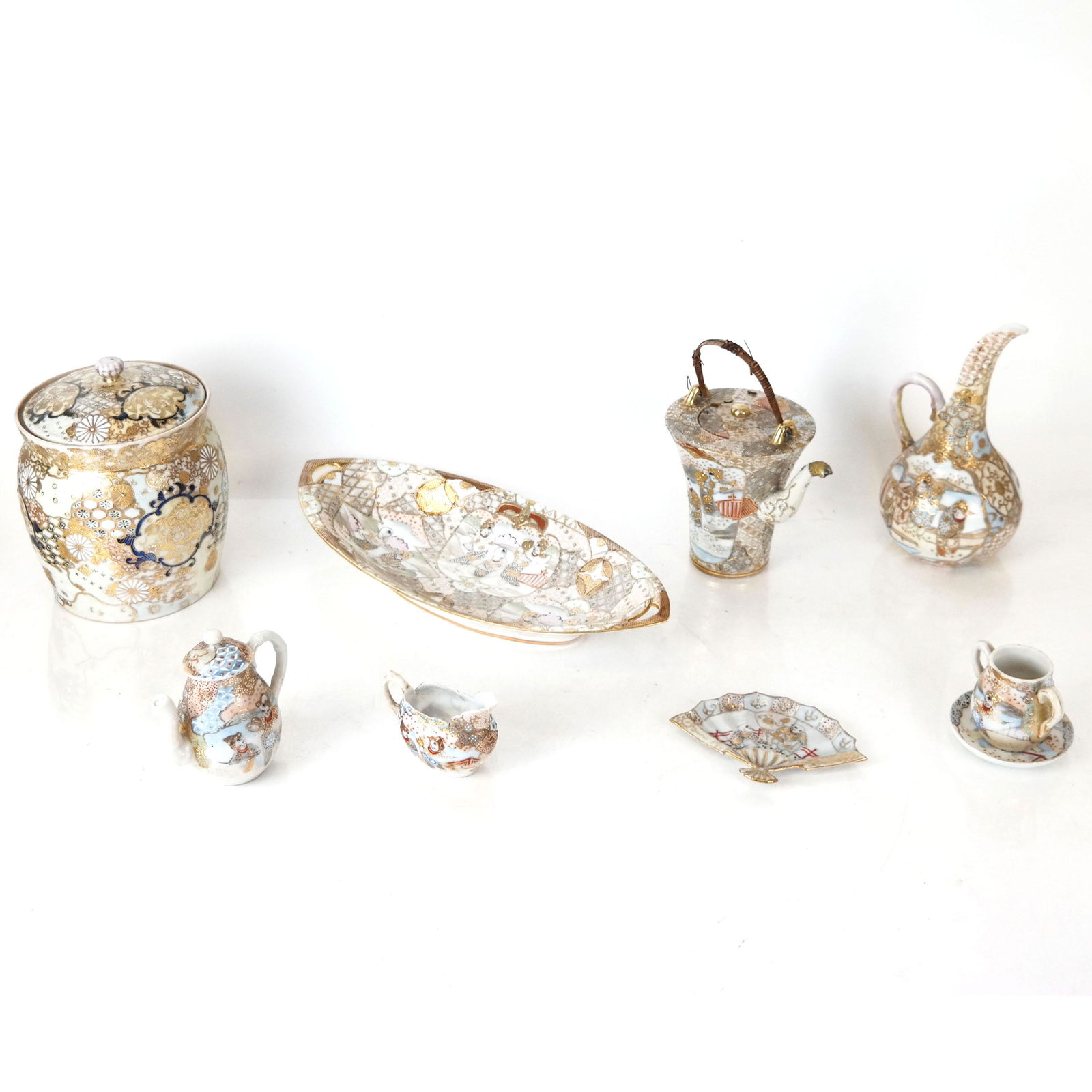 Group of Japanese Porcelain Articles (1 of 13)