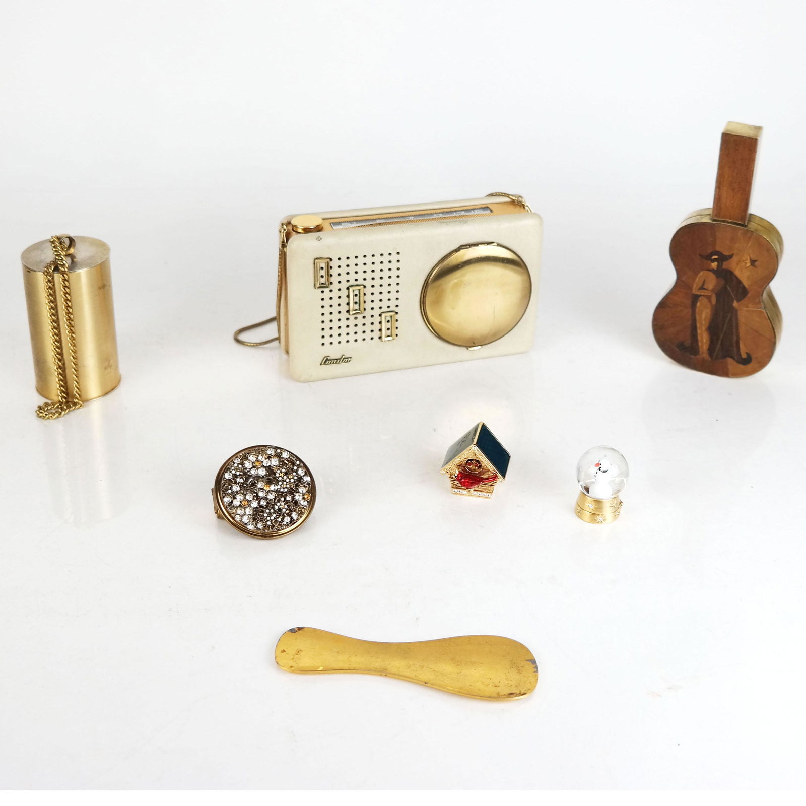 Assorted Vanity Articles (1 of 18)