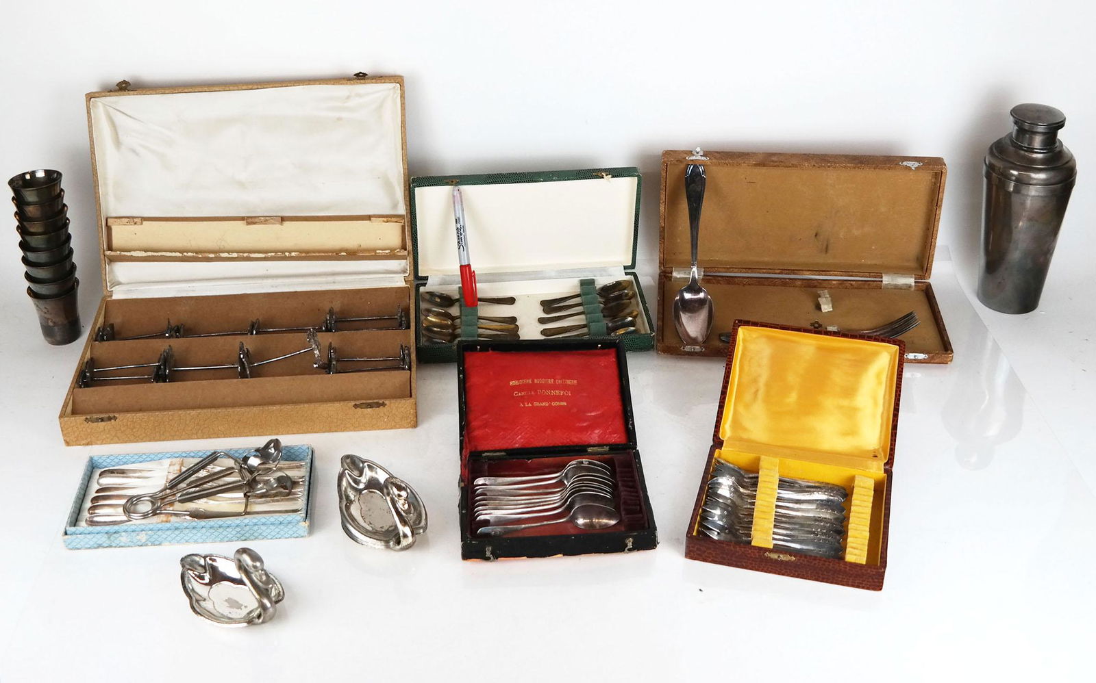 Assorted Silverplate Articles (1 of 19)