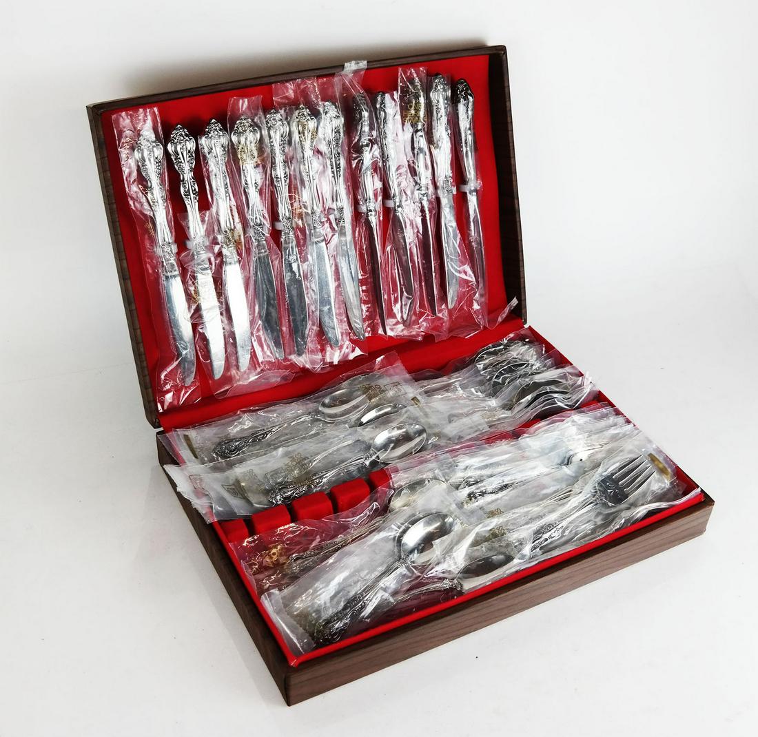 Oneida Stainless Partial Flatware Set (74) (1 of 8)