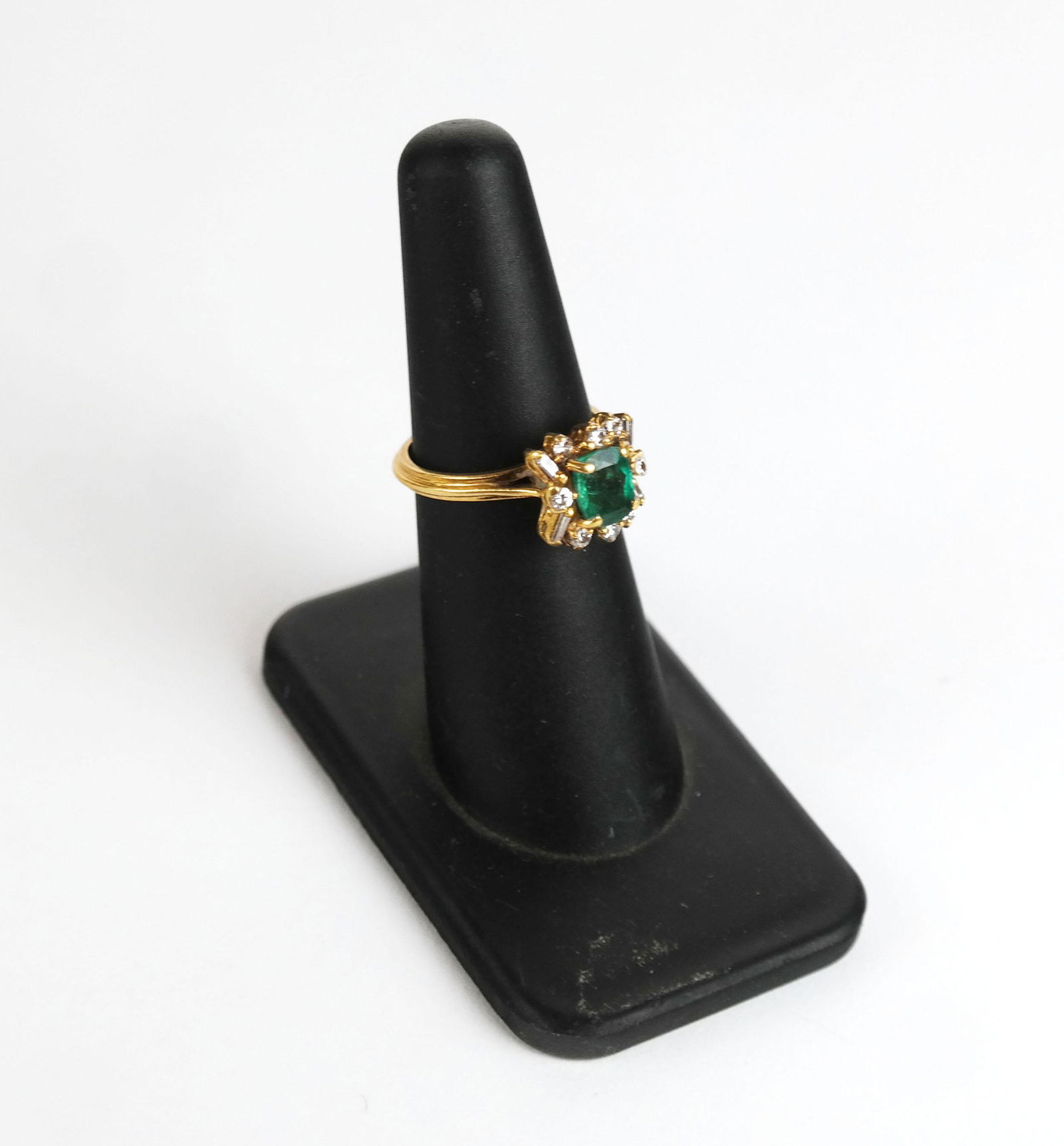 18K Emerald & Diamond Ring (1 of 9)