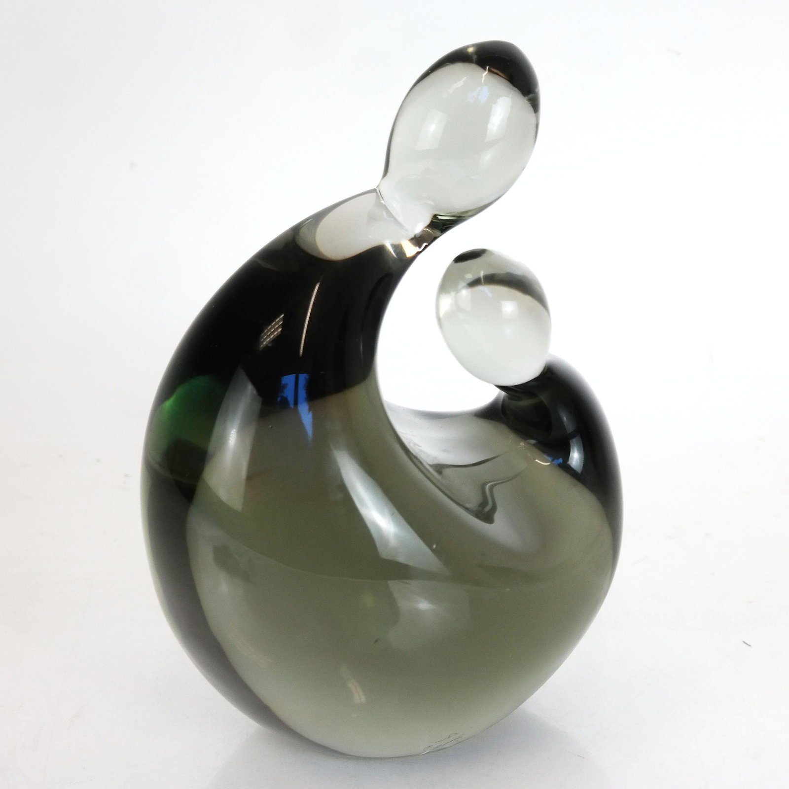 Seguso Murano Italian Clear Glass Sculpture: Murano Italian clear glass sculpture, "Mother and Child", designed by Livio Seguso (b. 1930). Signed to base. From the Collection of Jeffrey M. Kaplan. [10 3/4" H x 7" W x 5 3/4" D]. Light scuffs to b