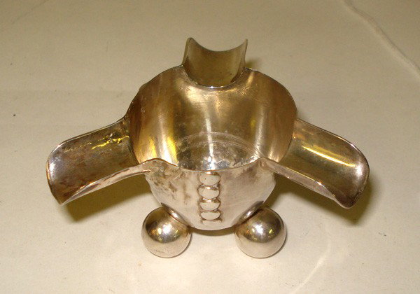 William Spratling Sterling Silver Ash Receiver : William Spratling sterling silver ash receiver (circa 1940), by Taxco (hallmarked on bottom). Bears Art Deco circular accents and three ball feet. 1.35 oz.