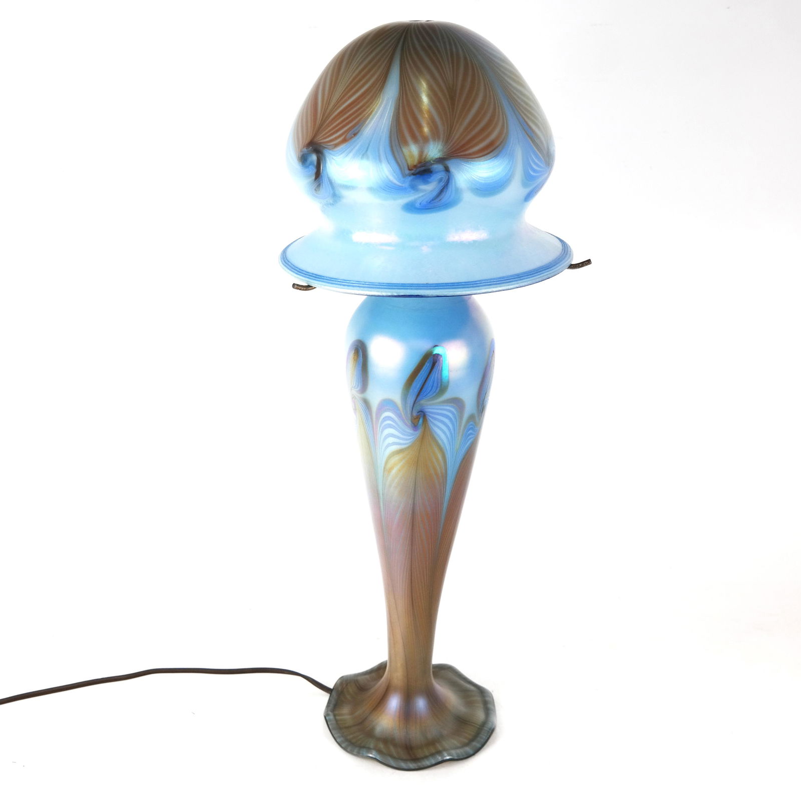 Vandermark American Cameo Glass Table Lamp (1 of 14)