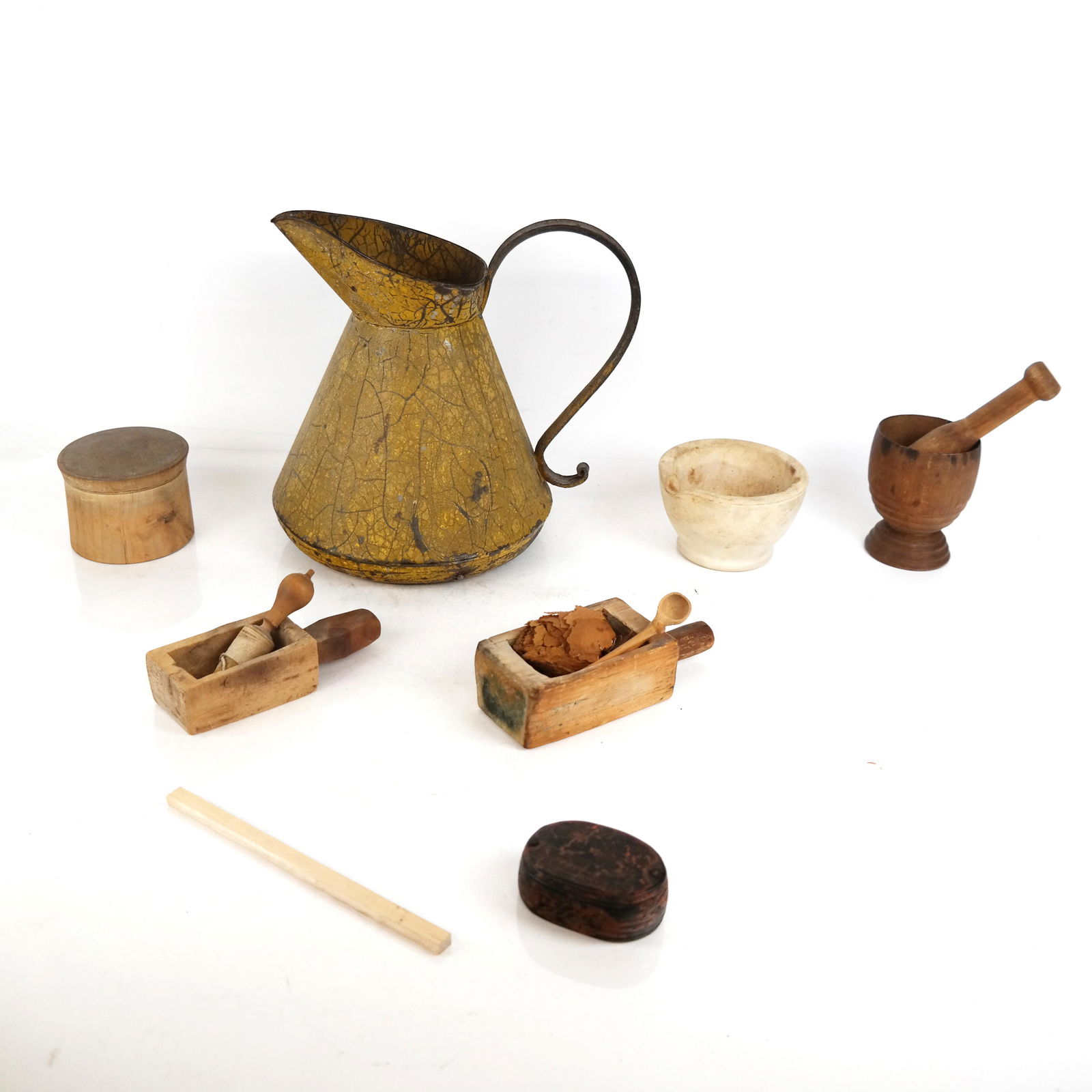 Group of American Kitchen Articles (1 of 8)