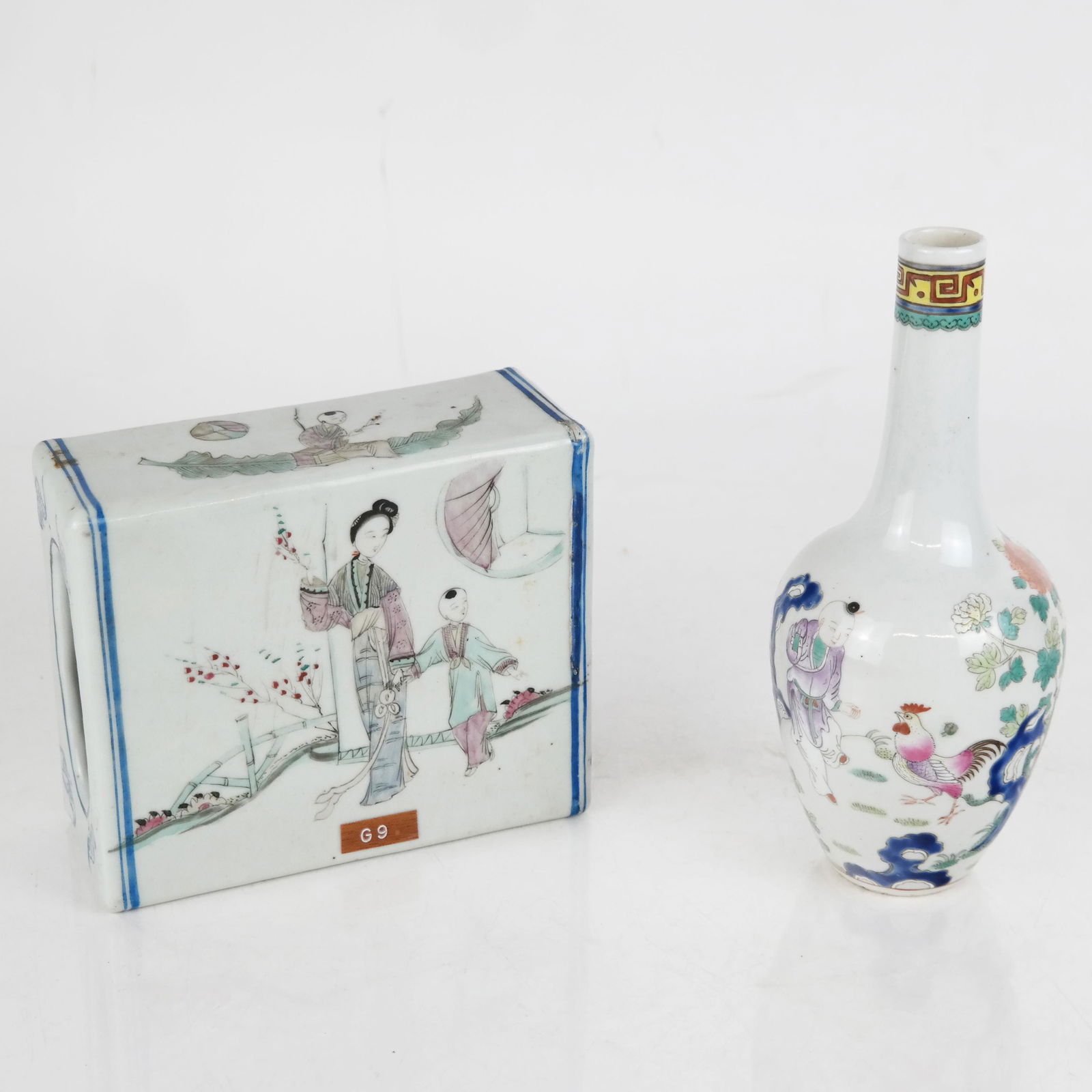 Two Chinese Porcelain Vases (1 of 18)