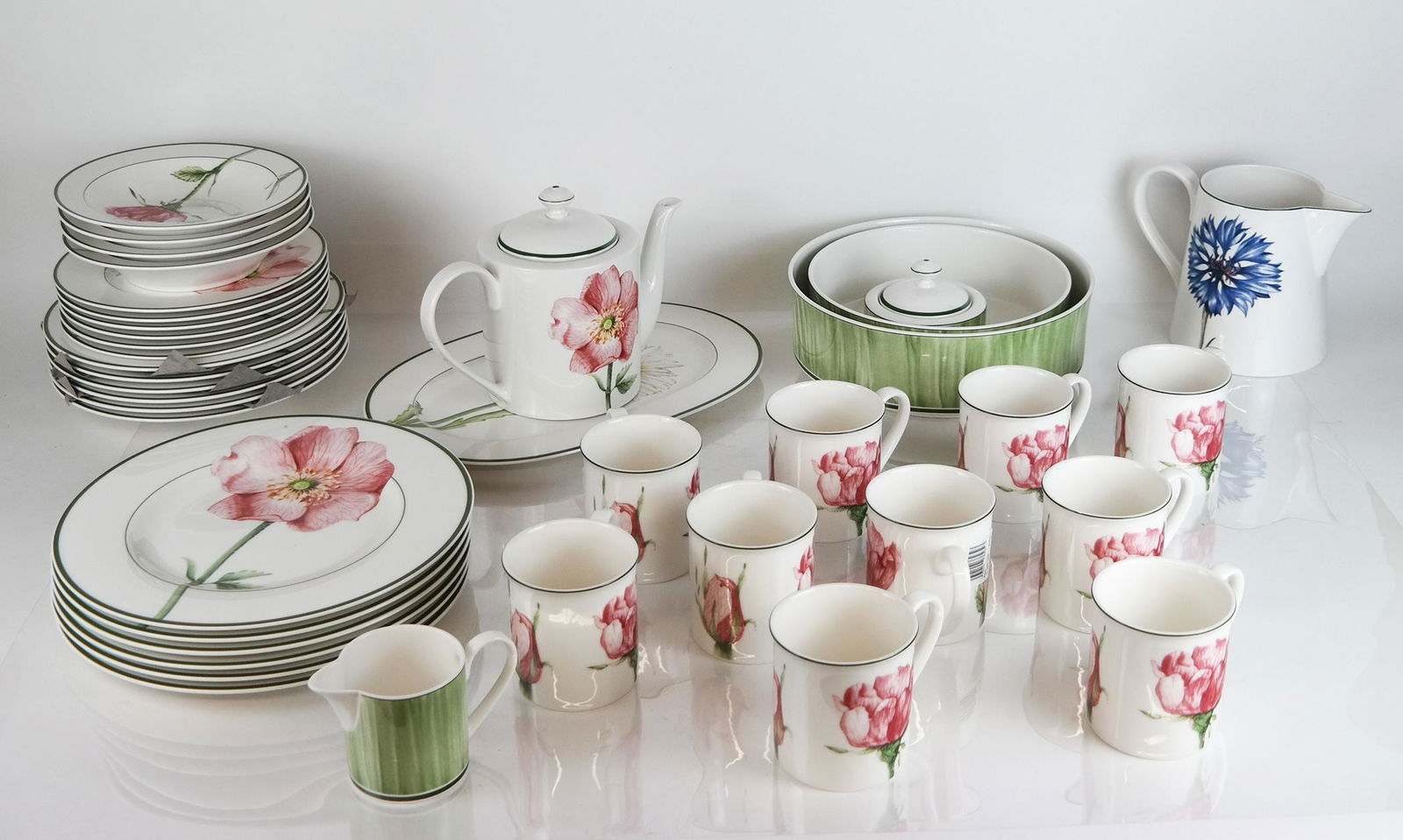 Villeroy & Boch Porcelain Partial Service (1 of 15)