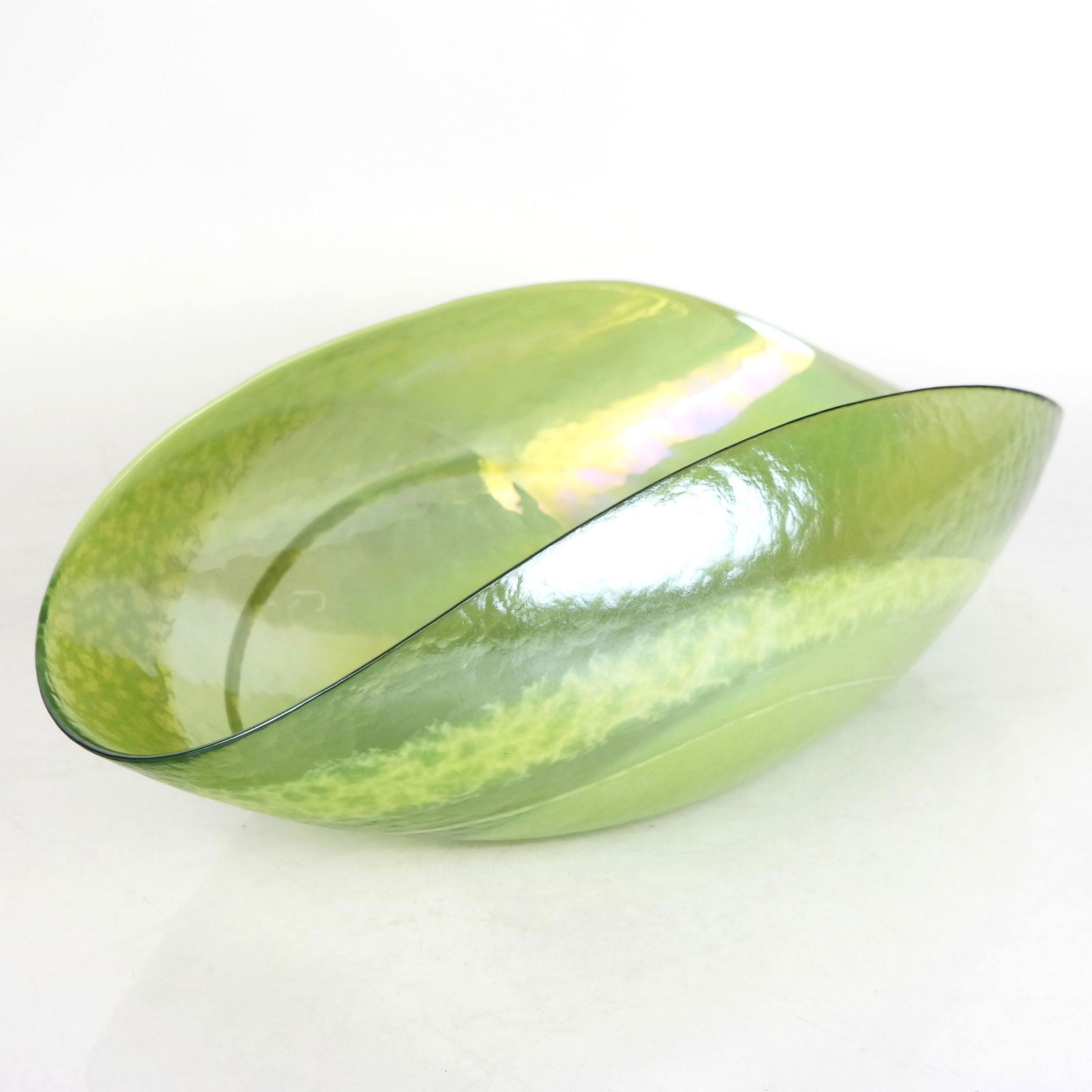 Modern Art Glass Green Centerpiece Bowl (0770) on Jan 07, 2023