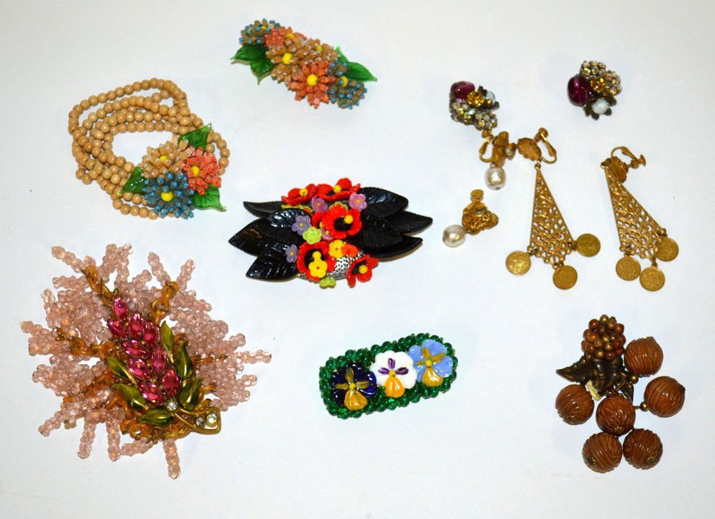 Miriam Haskell Wood & Glass Jewelry: Three pair of earrings, wood acorn brooch, two glass and wood brooches, glass multicolor brooch, 12 pieces total. The earrings are signed.