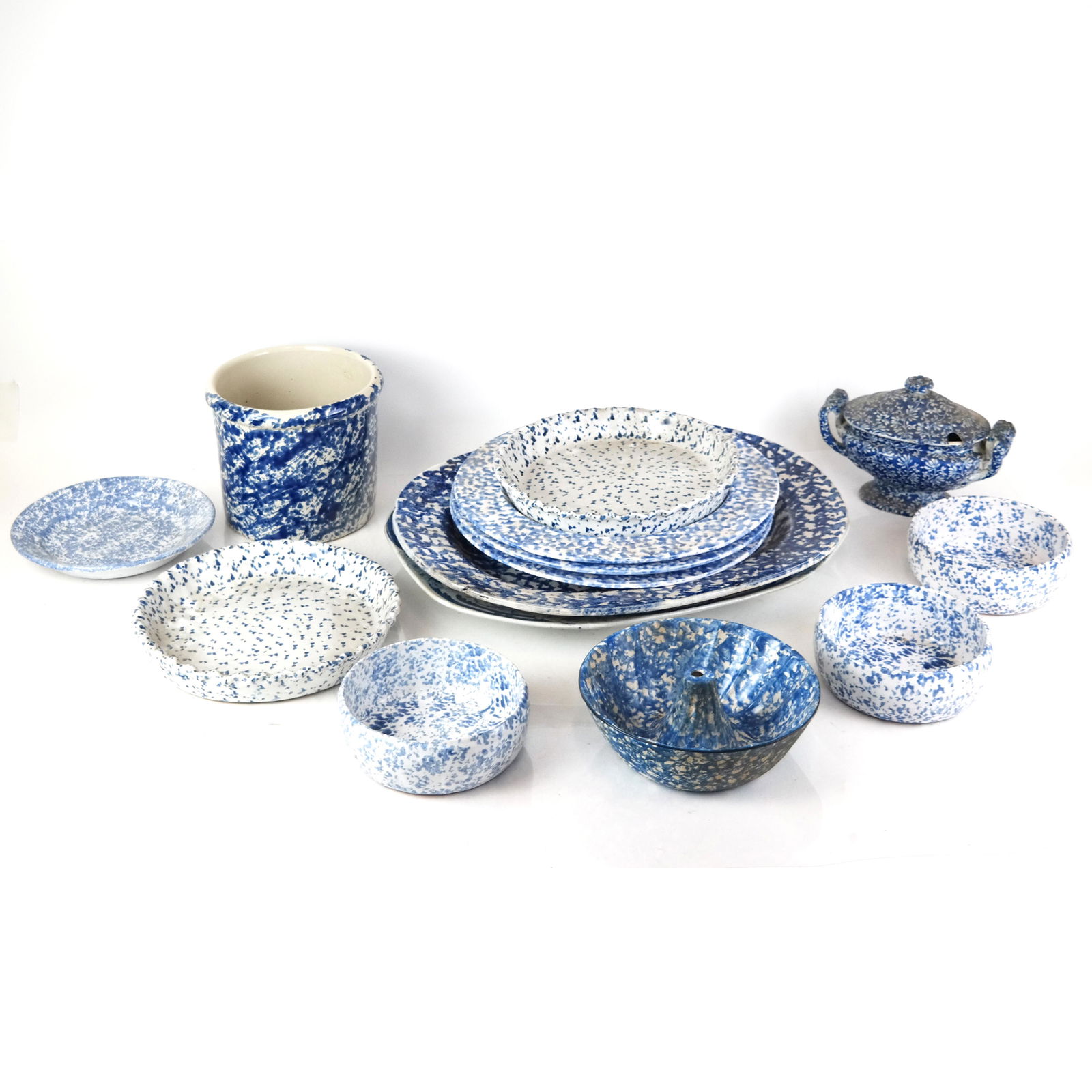 Assembled Group of 14 Blue & White Tablewares (1 of 14)