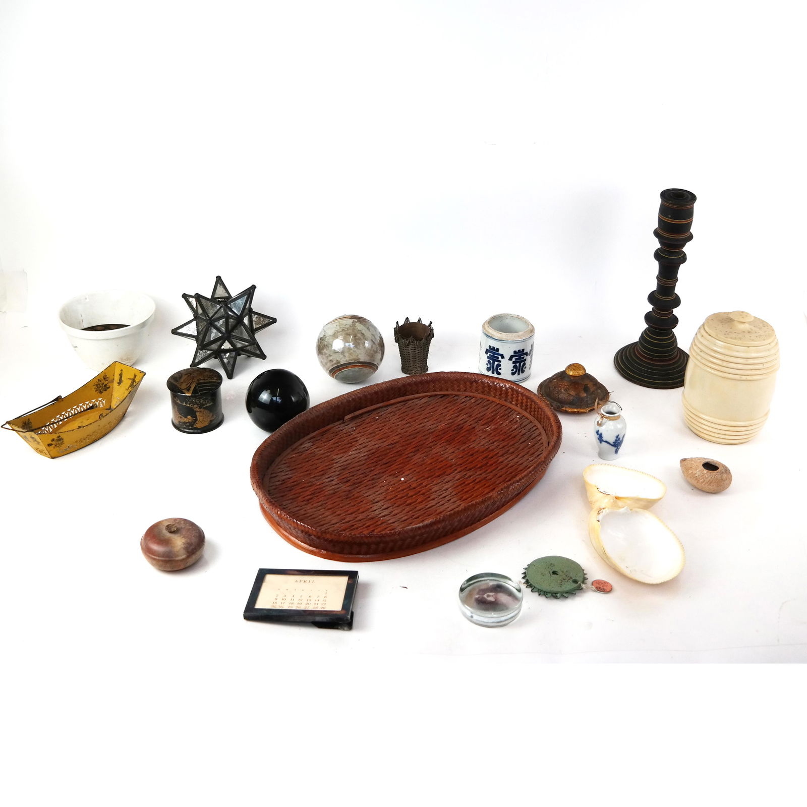 Assembled Group of 16 Decorative Articles (1 of 7)