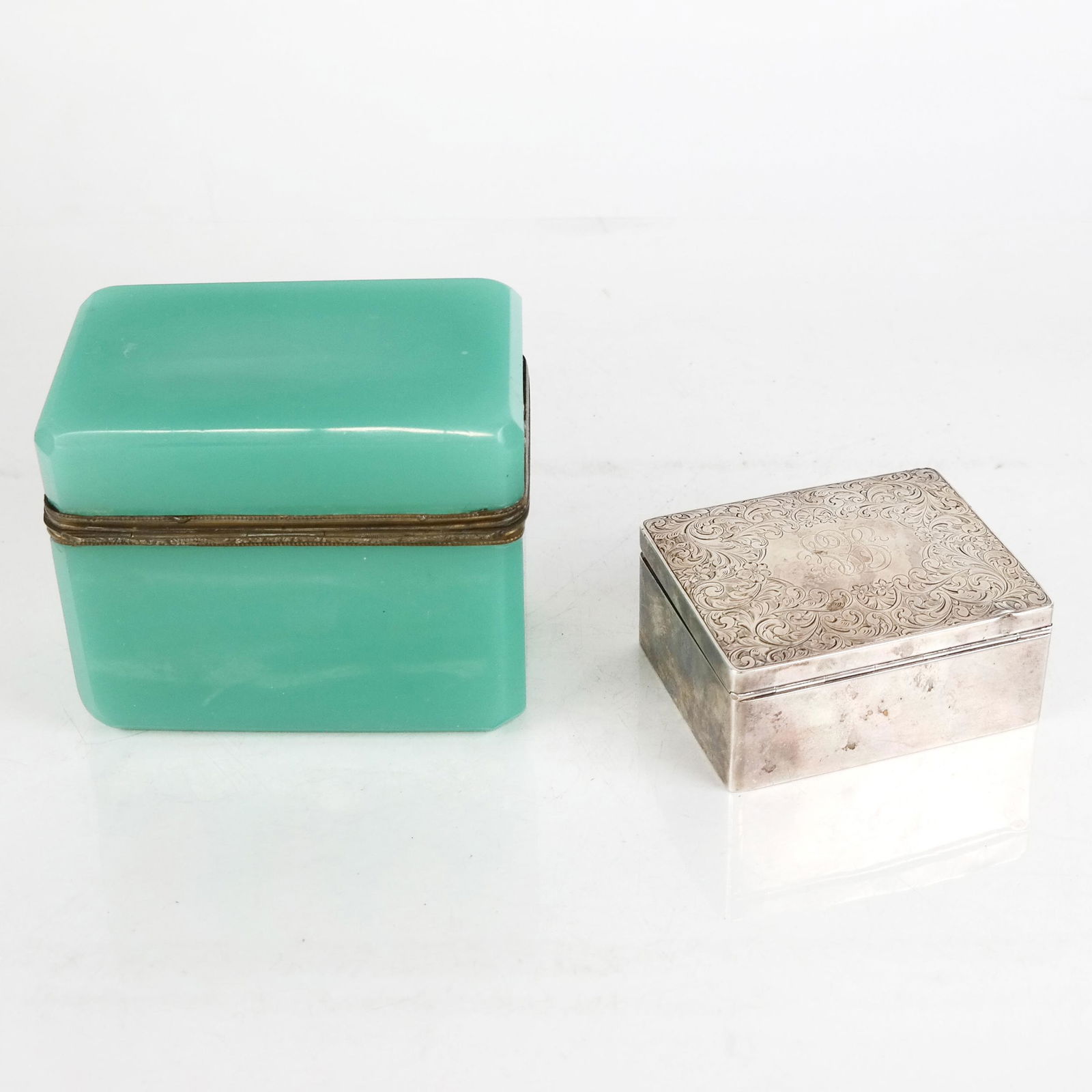 Foster & Bailey Silver Box & French Opaline Casket (1 of 17)