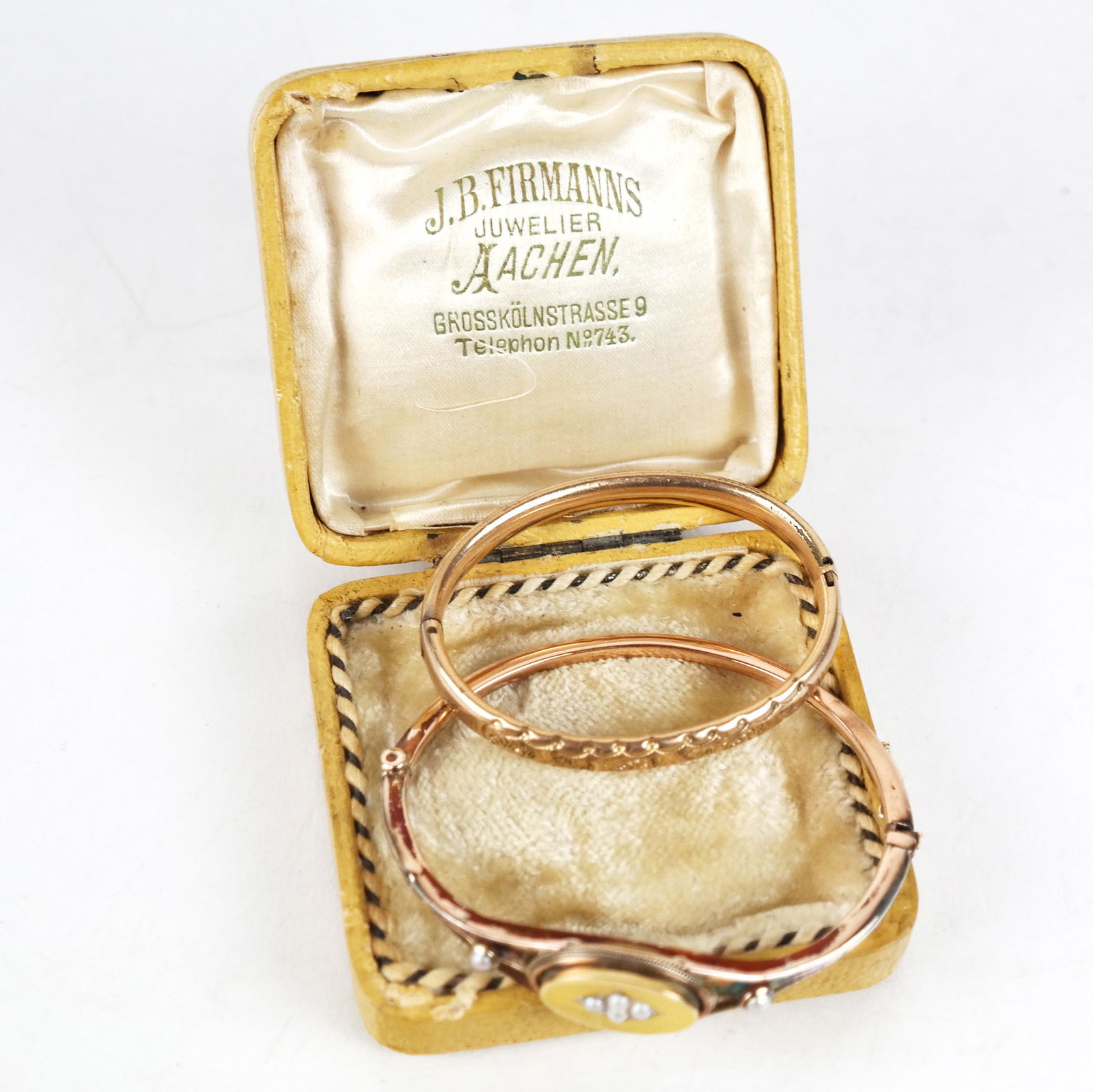 Two 14K Yellow Gold Vintage Bangle Bracelets (1 of 12)