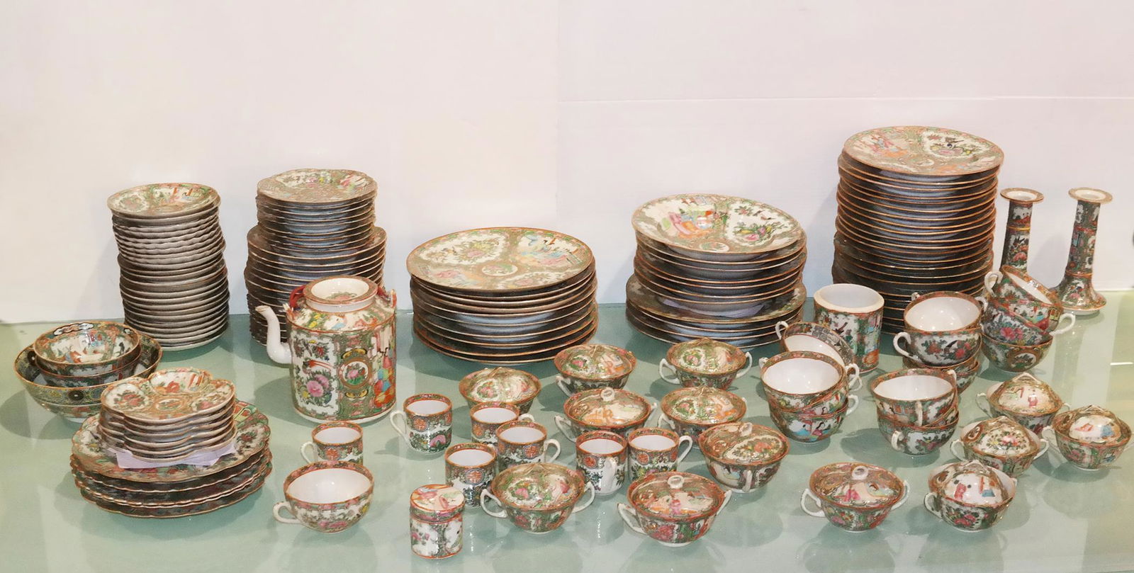 Large Rose Medallion Tableware Service (1 of 13)