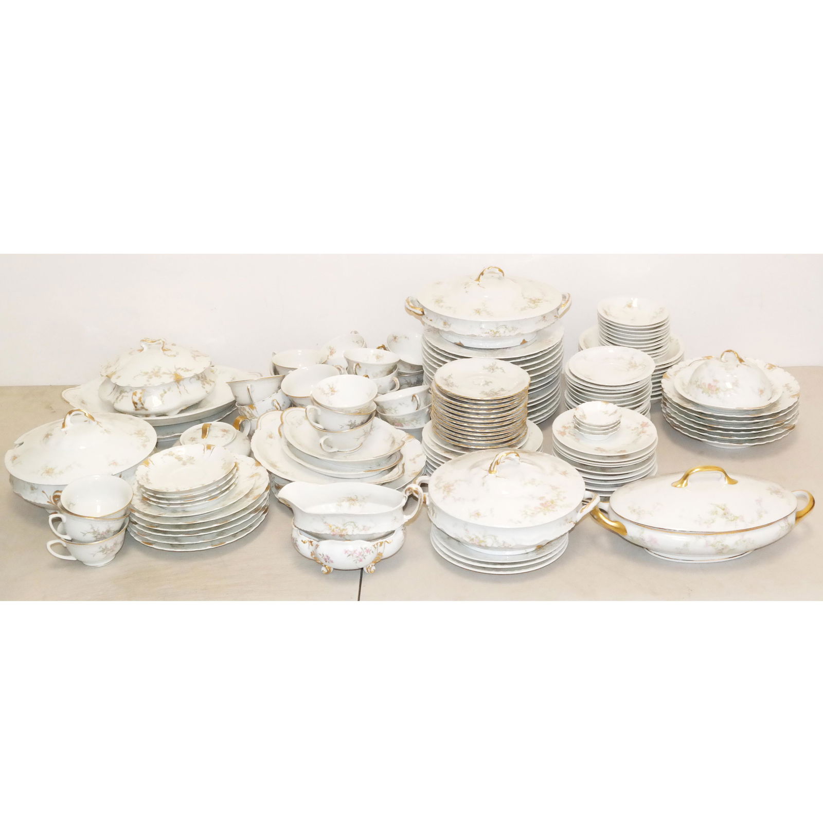 Theodore Haviland Limoges Dinnerware (1 of 17)