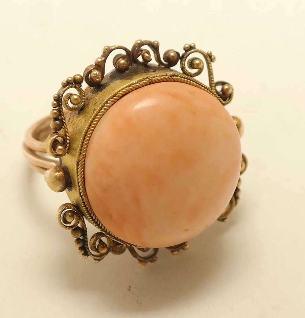 Vintage 14K Gold and Coral Ring (1 of 6)
