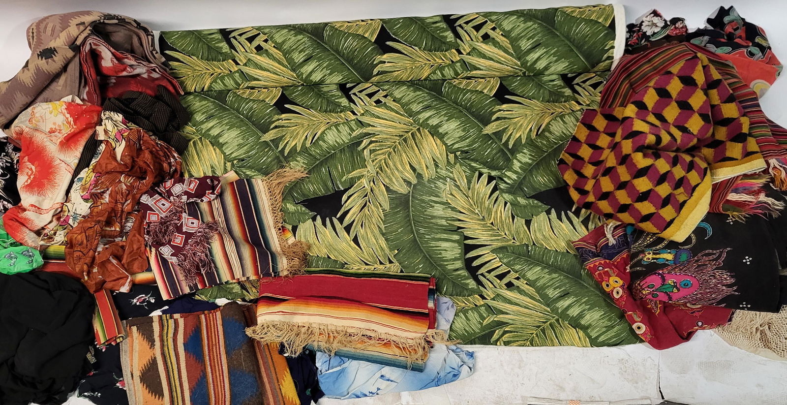 Bolt of Fabric and Lot of Textiles (1 of 18)