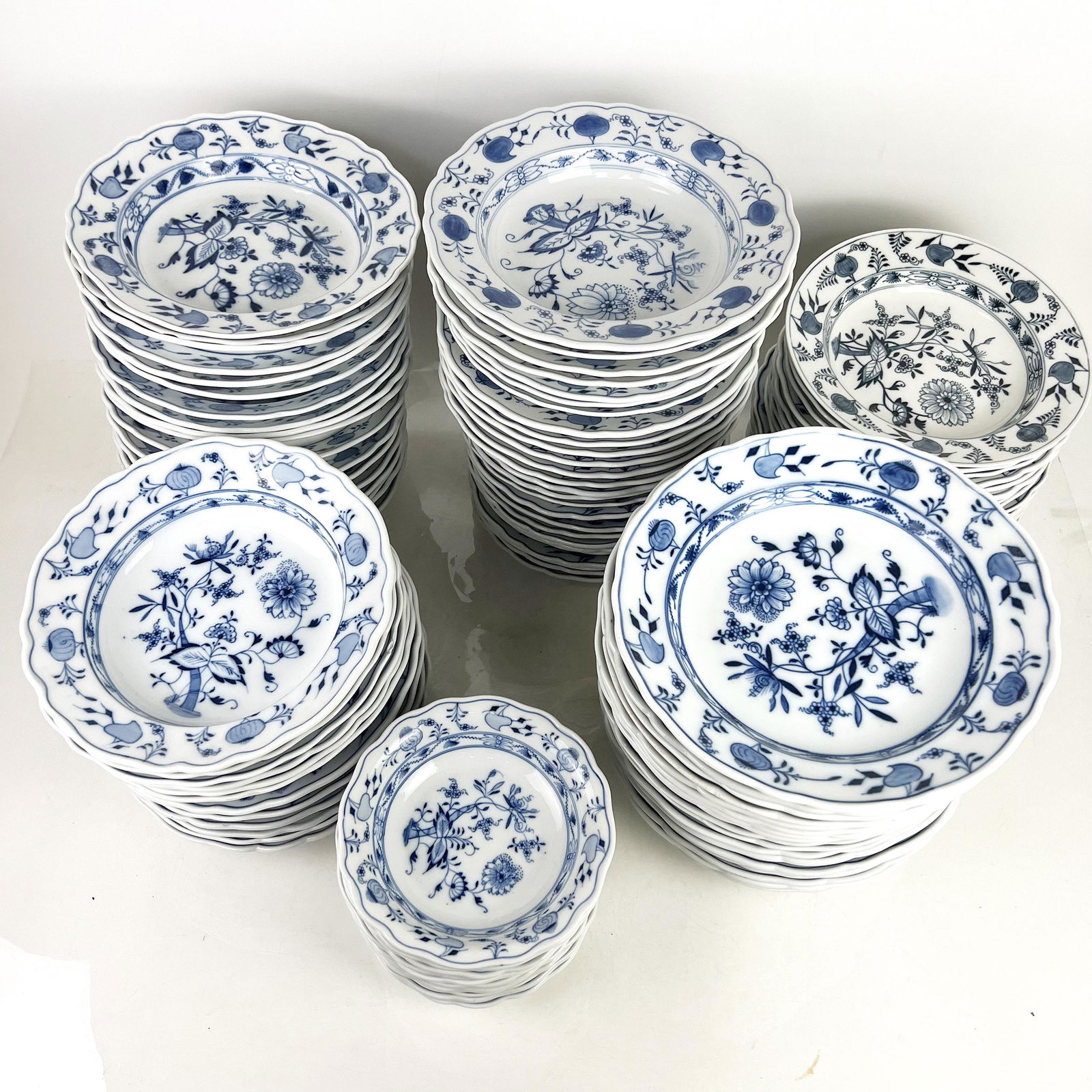 Meissen German Porcelain "Blue Onion" Bowls, 95 (1 of 11)