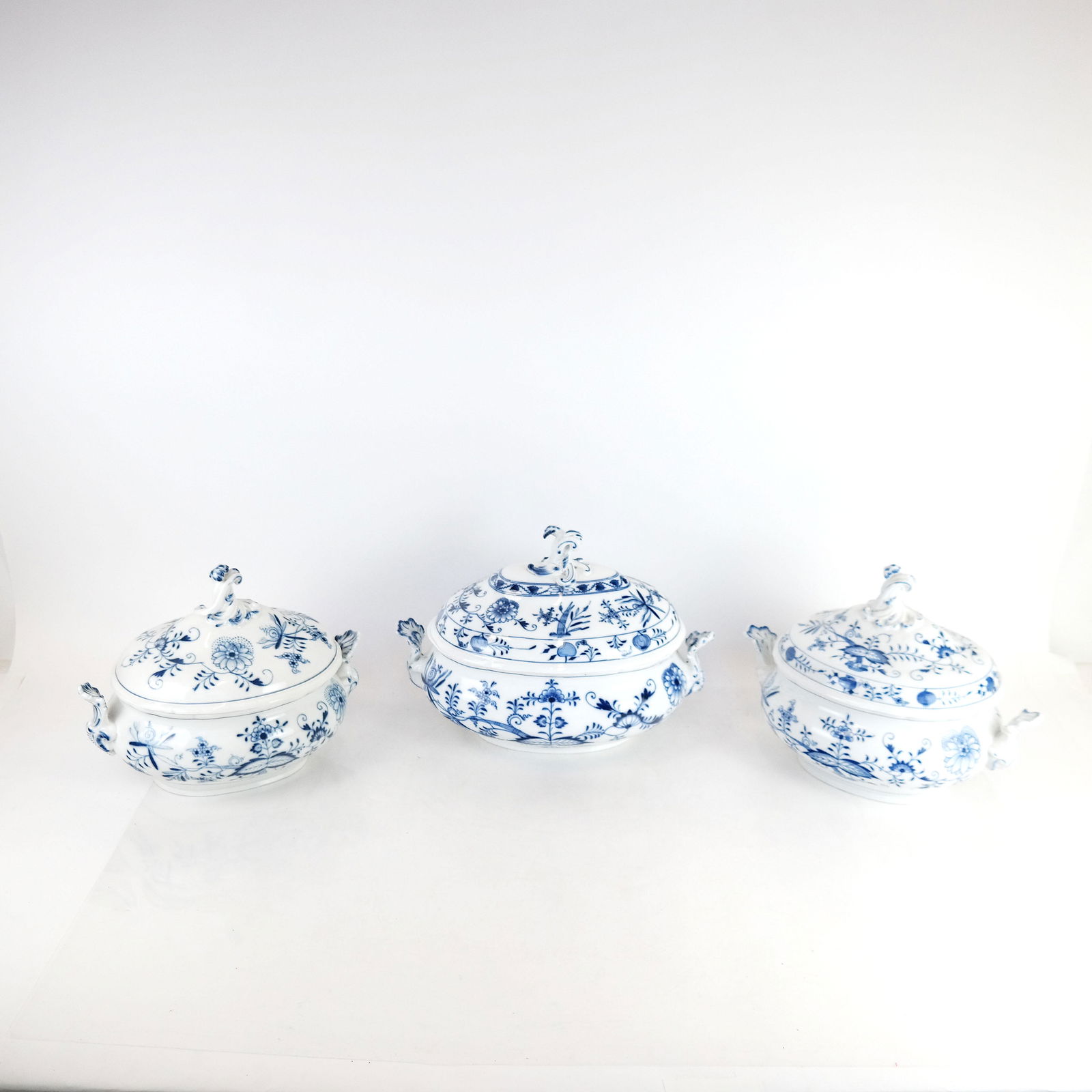 Meissen German Porcelain "Blue Onion" Tureens, 3 (1 of 13)