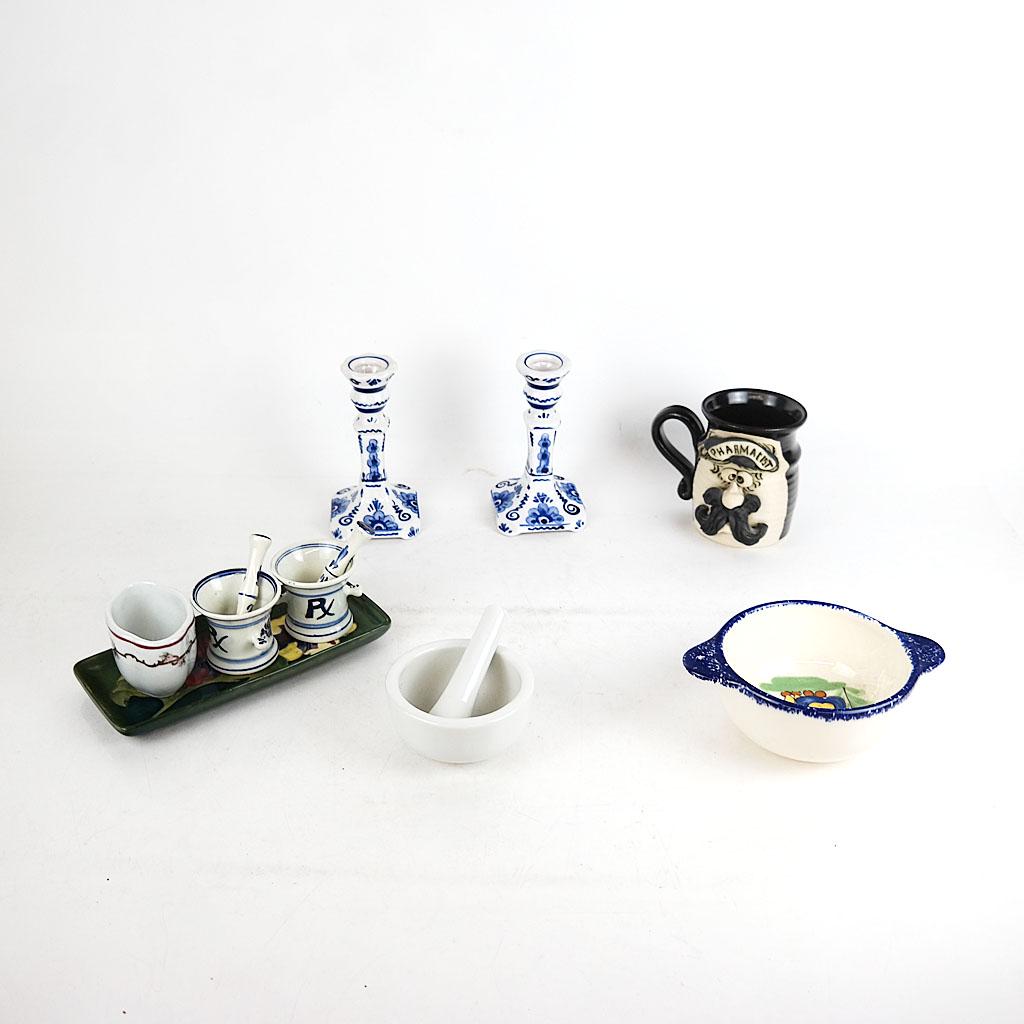 Assembled Group of 12 Ceramic and Porcelain Items (1 of 9)