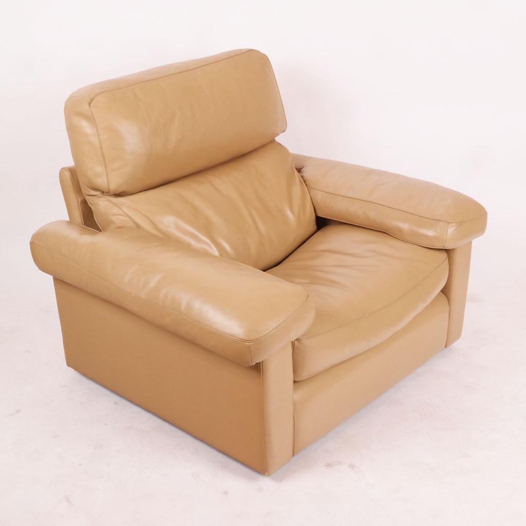 Poltrona Frau Club Chair: Modern tan leather lounge / club chair by Poltrona Frau, Italy. [28" H x 46" W x 36" D; 14" to seat].