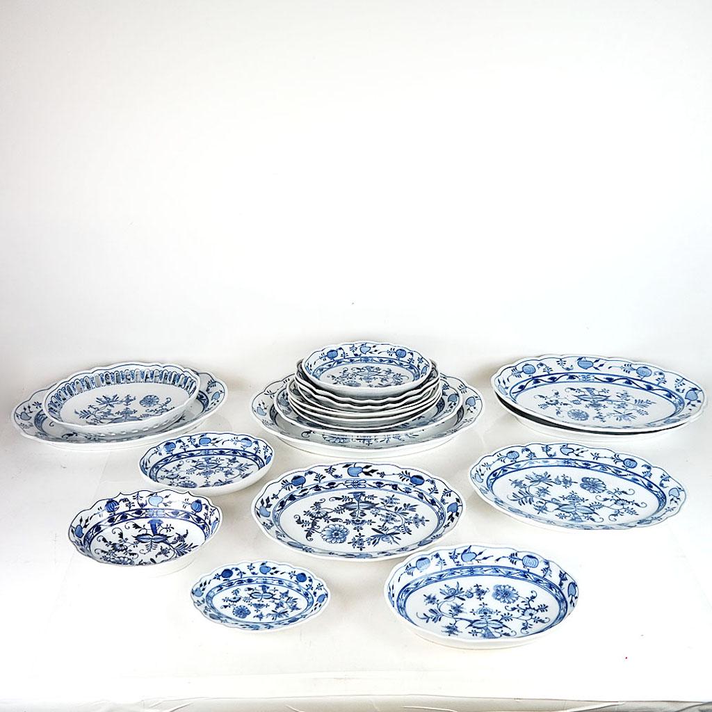 Meissen "Blue Onion" Serving Platters (18 Pcs) (1 of 18)