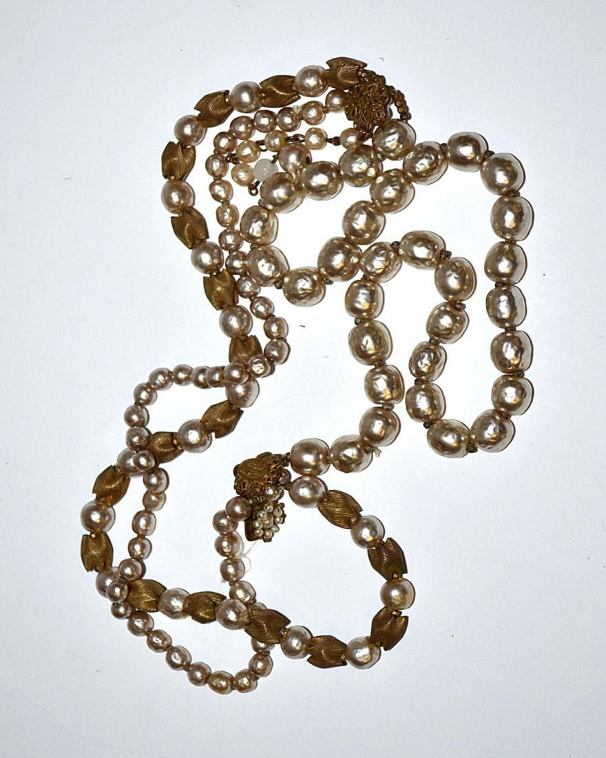 Miriam Haskell Necklace: Graduated pearl necklace by Miriam Haskell. Good condition.