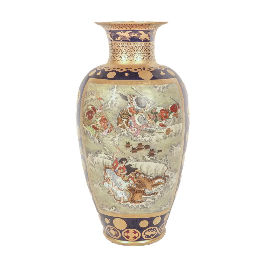 Large Japanese Meiji Period Vase (1 of 7)