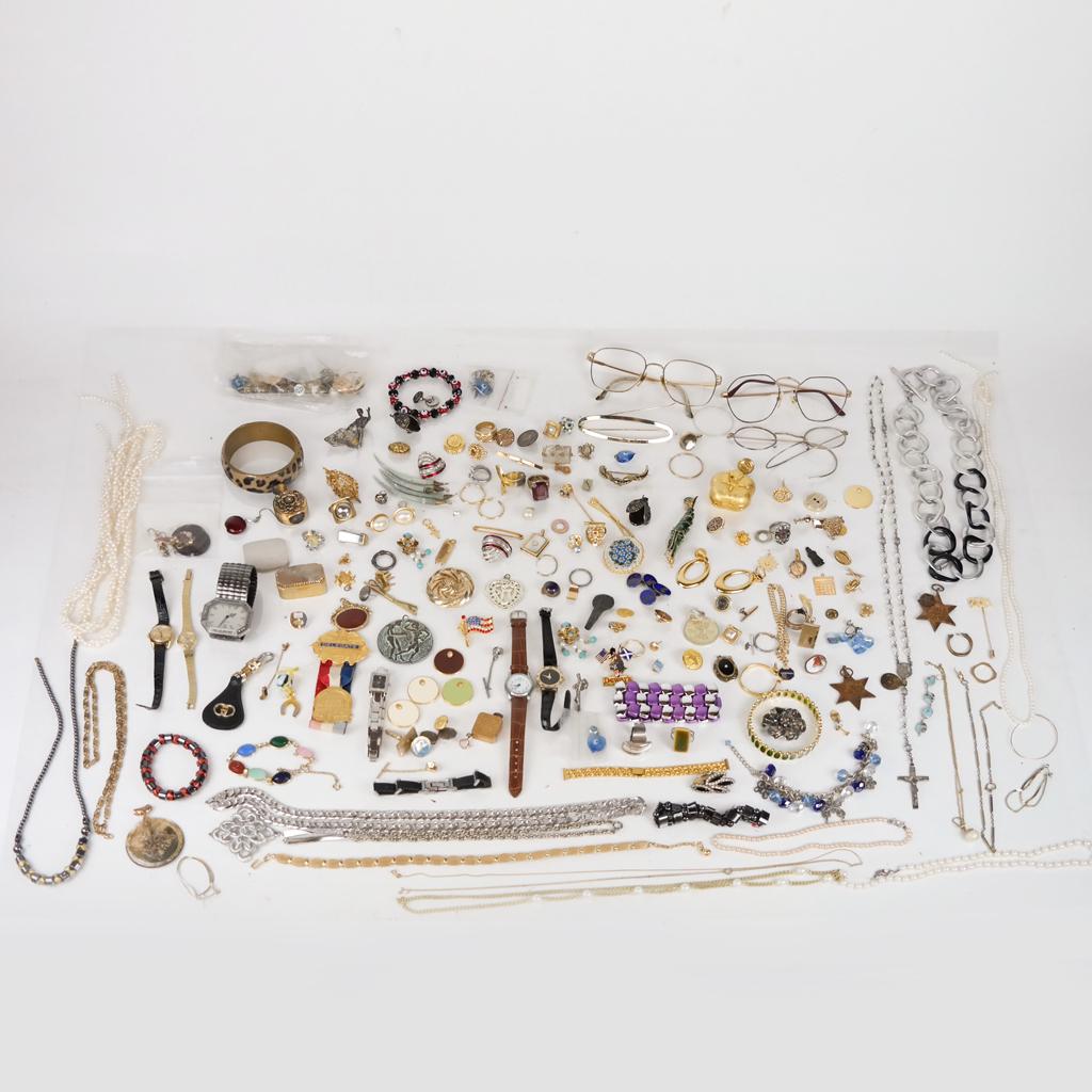 Assorted Costume Jewelry (1 of 17)