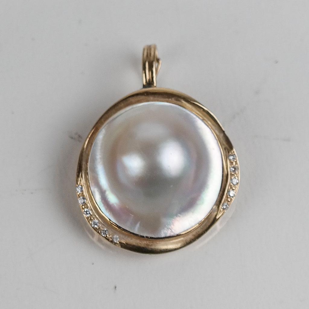 14k Gold and Mabe Pearl Pendant (1 of 10)